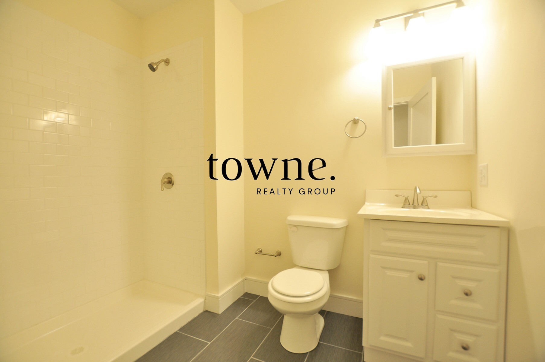 877 Beacon St, Fenway