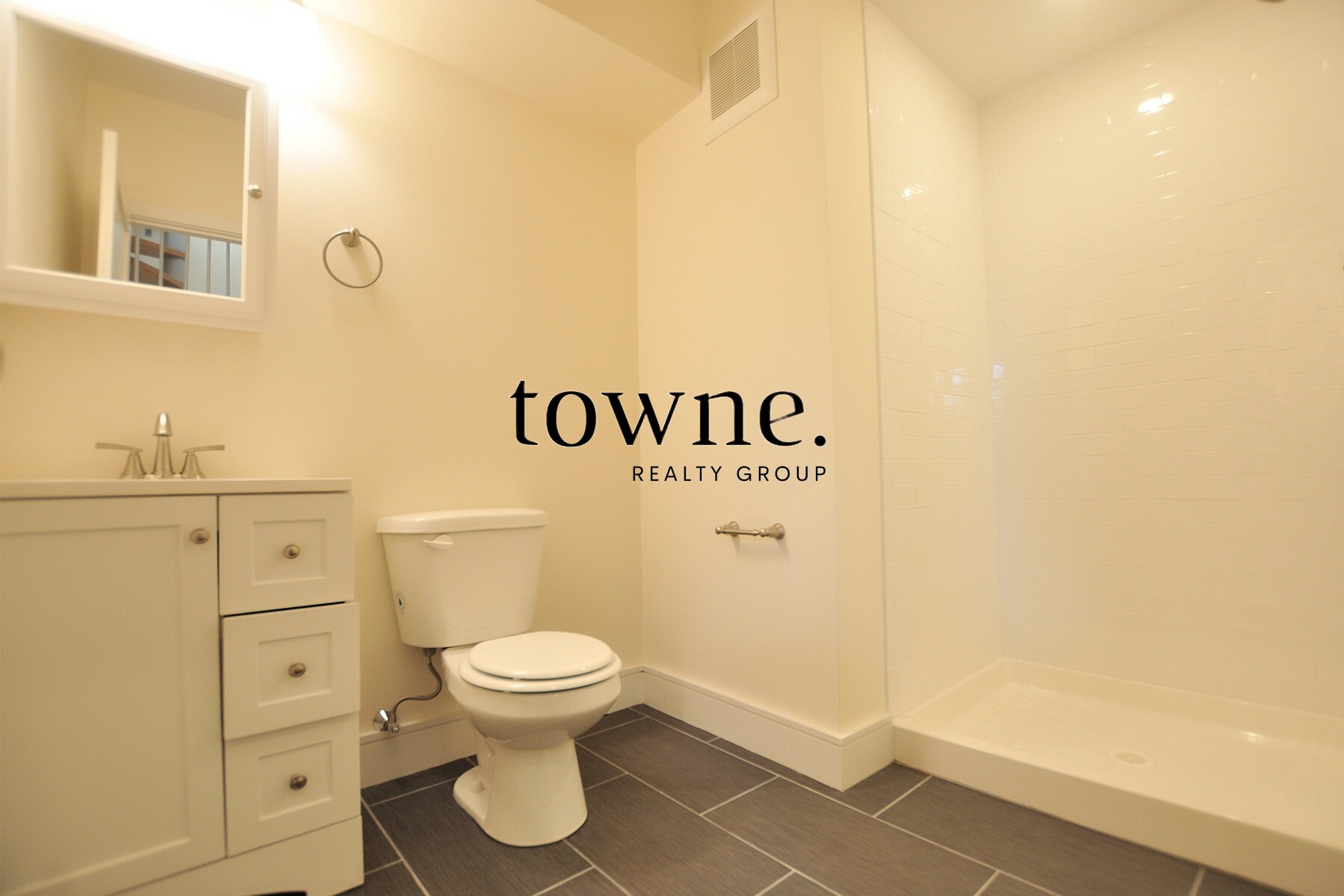 877 Beacon St, Fenway