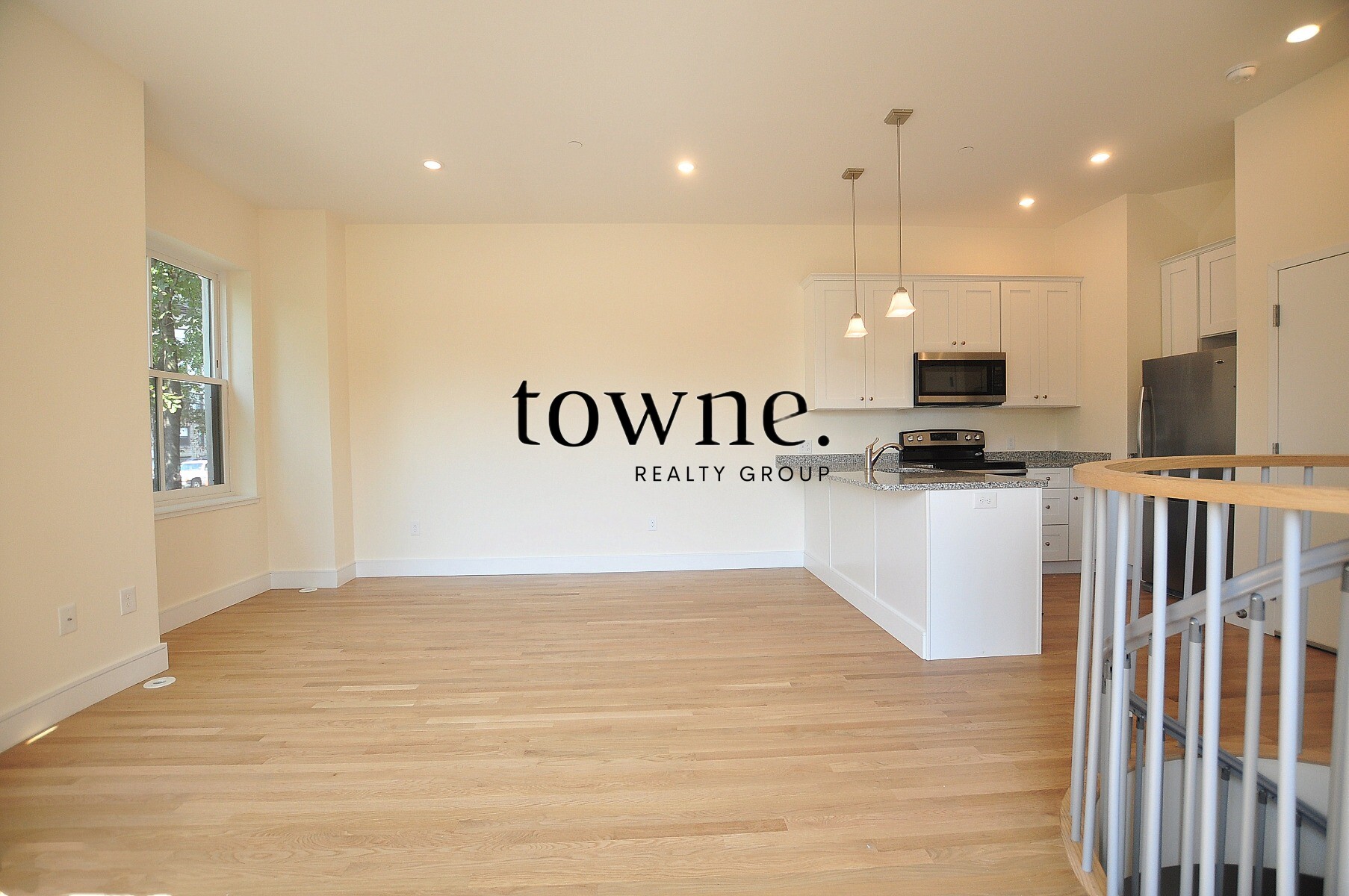 877 Beacon St, Fenway