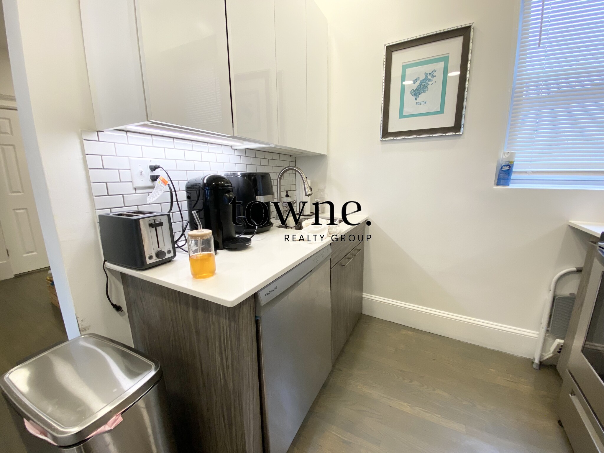 102 Queensberry St, Fenway