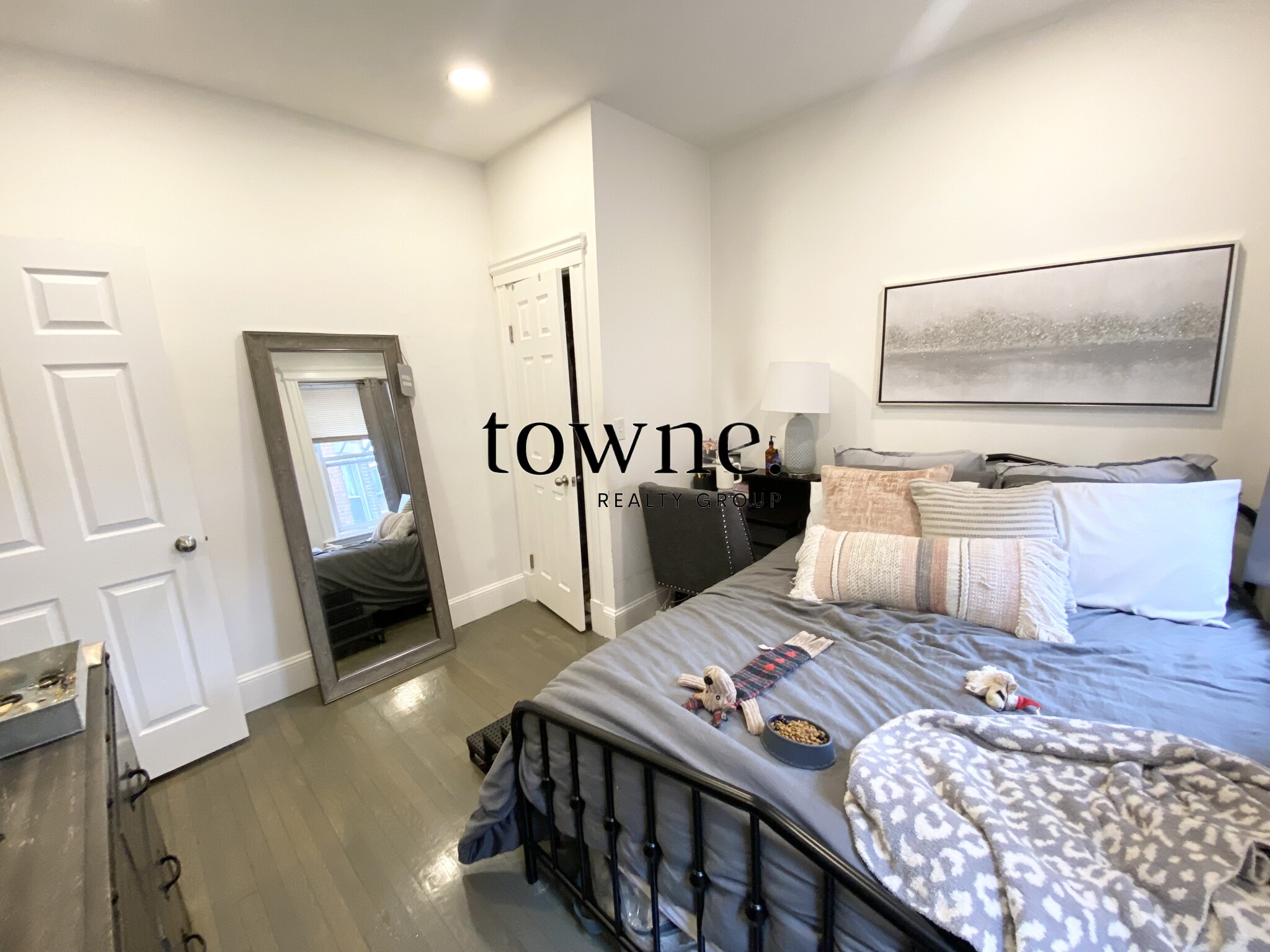 102 Queensberry St, Fenway