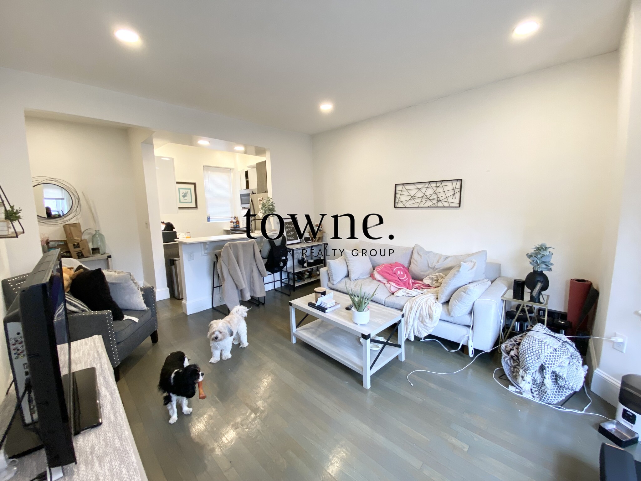 102 Queensberry St, Fenway