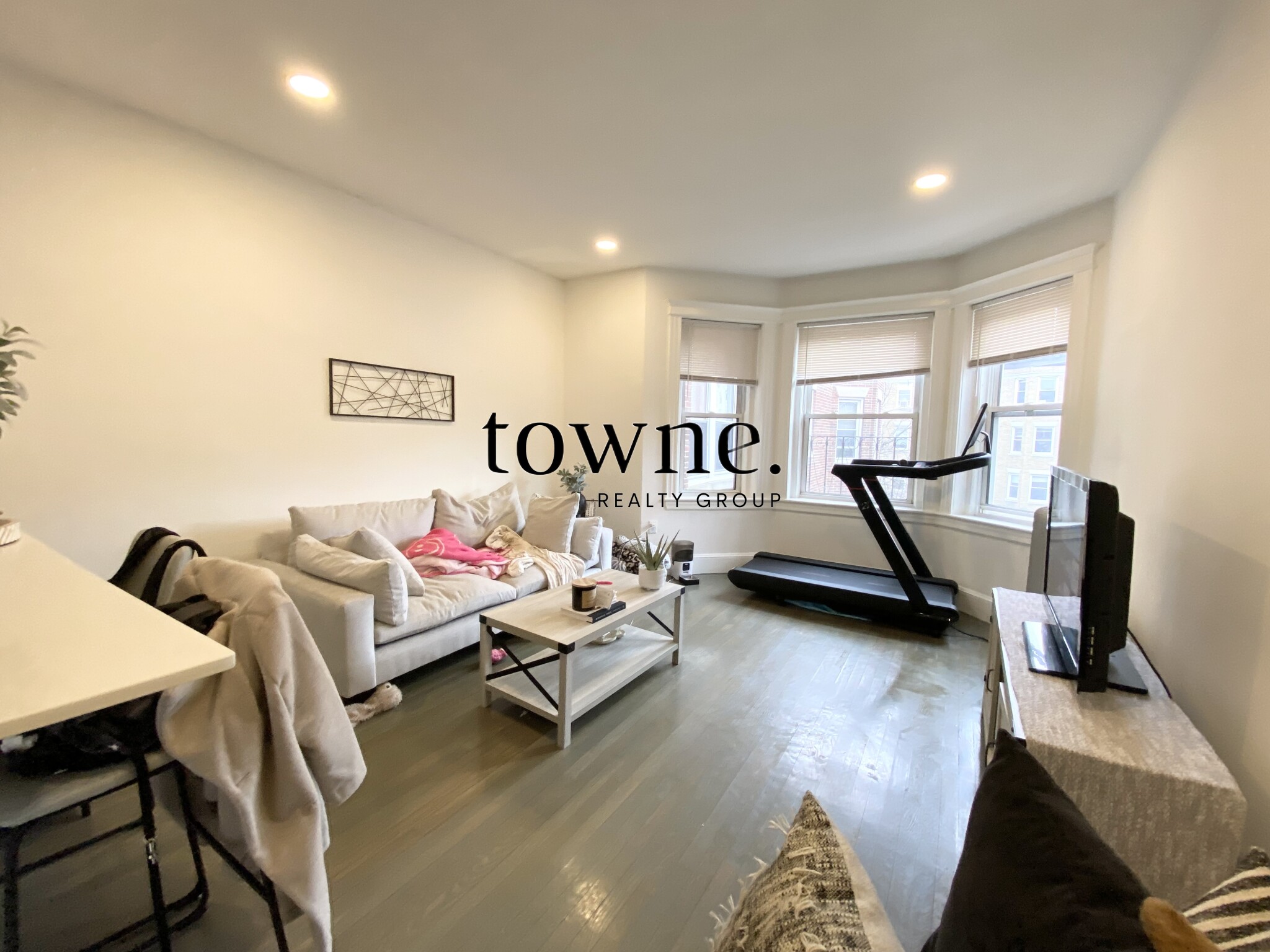 102 Queensberry St, Fenway