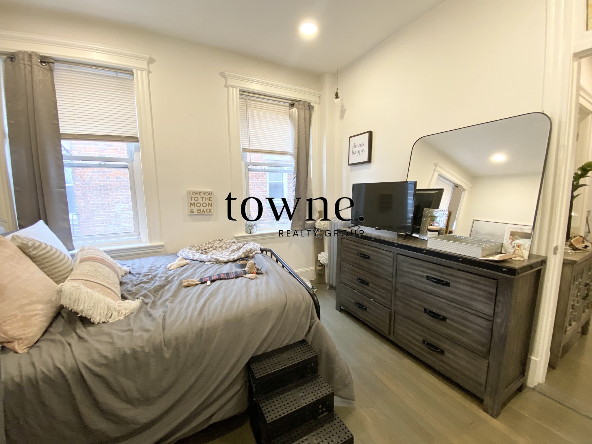 102 Queensberry St, Fenway