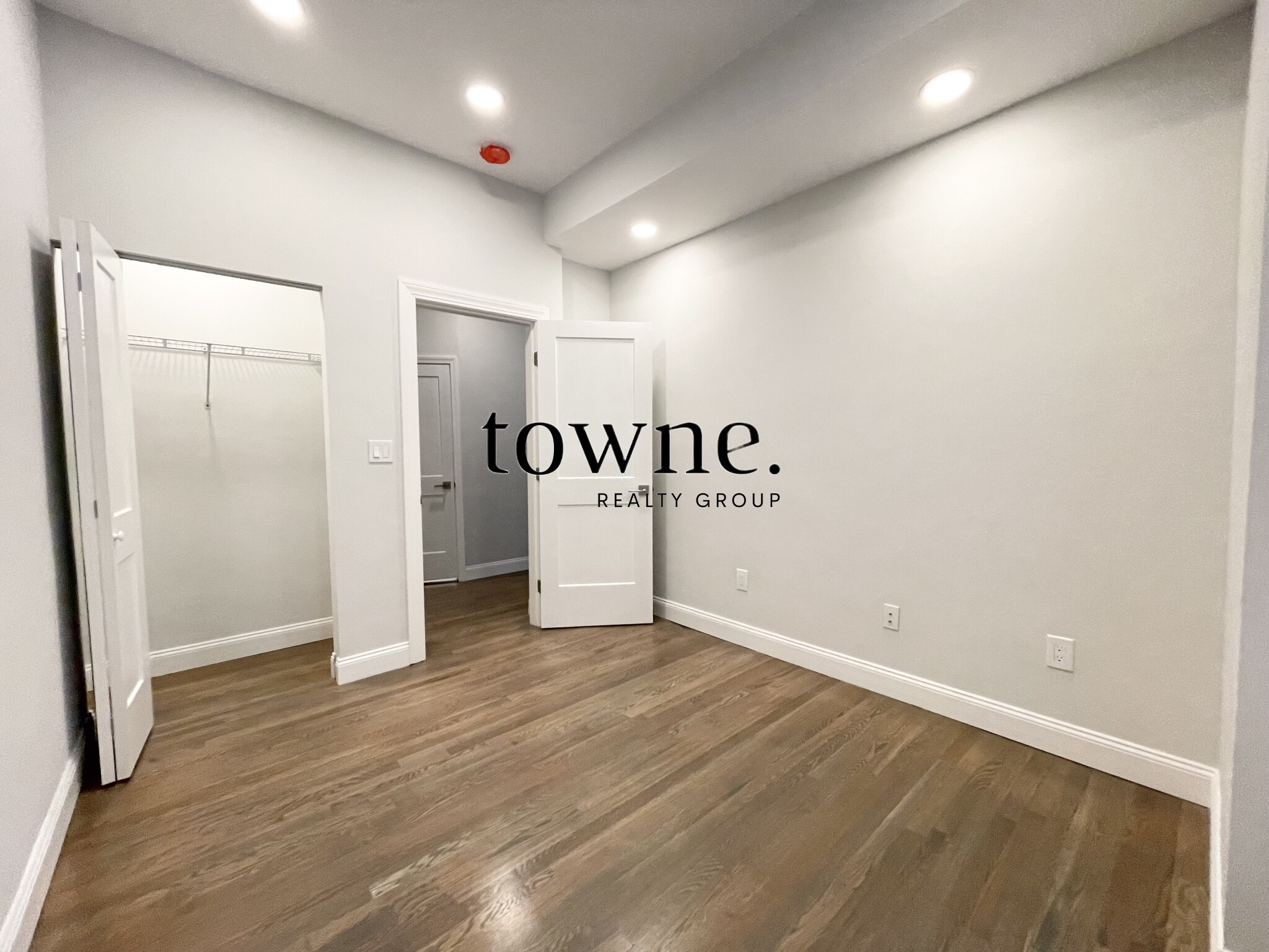 19 Queensberry St, Fenway