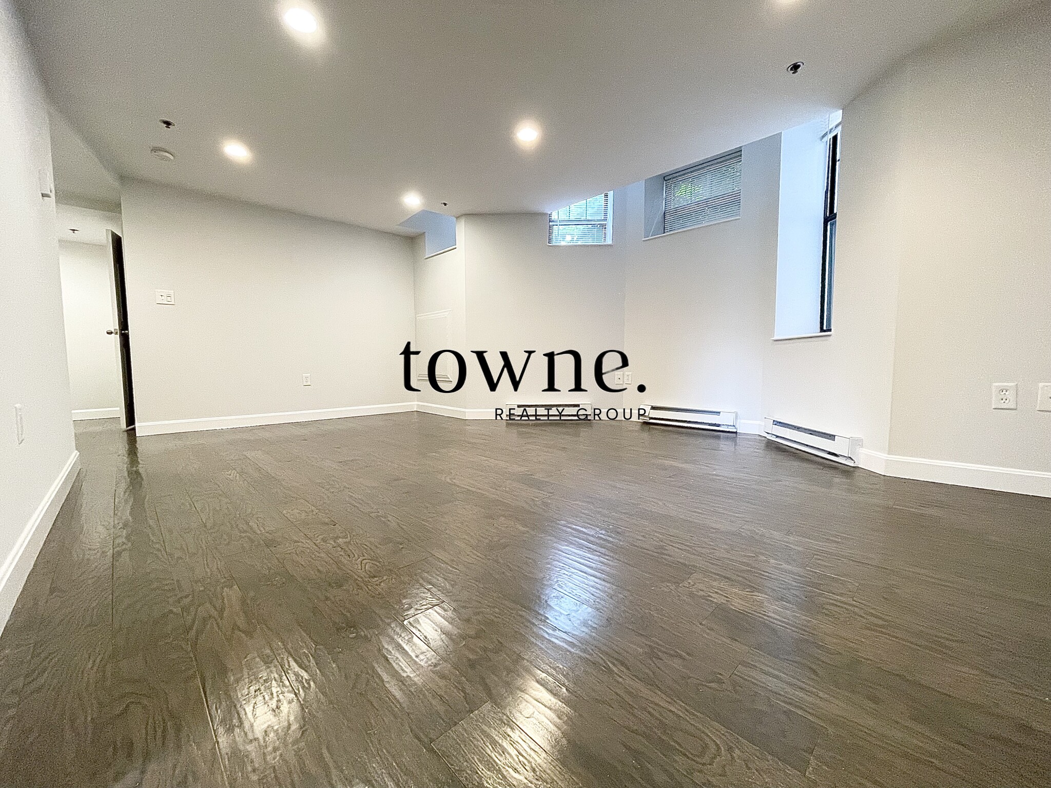 100 Queensberry St, Fenway