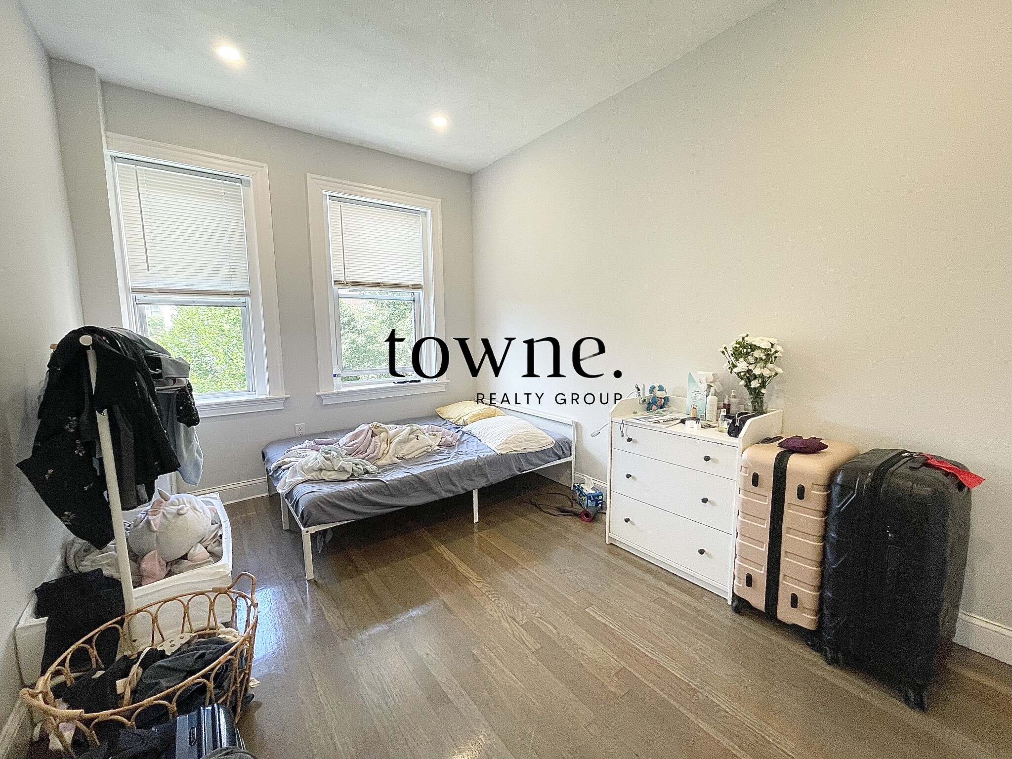 100 Queensberry St, Fenway