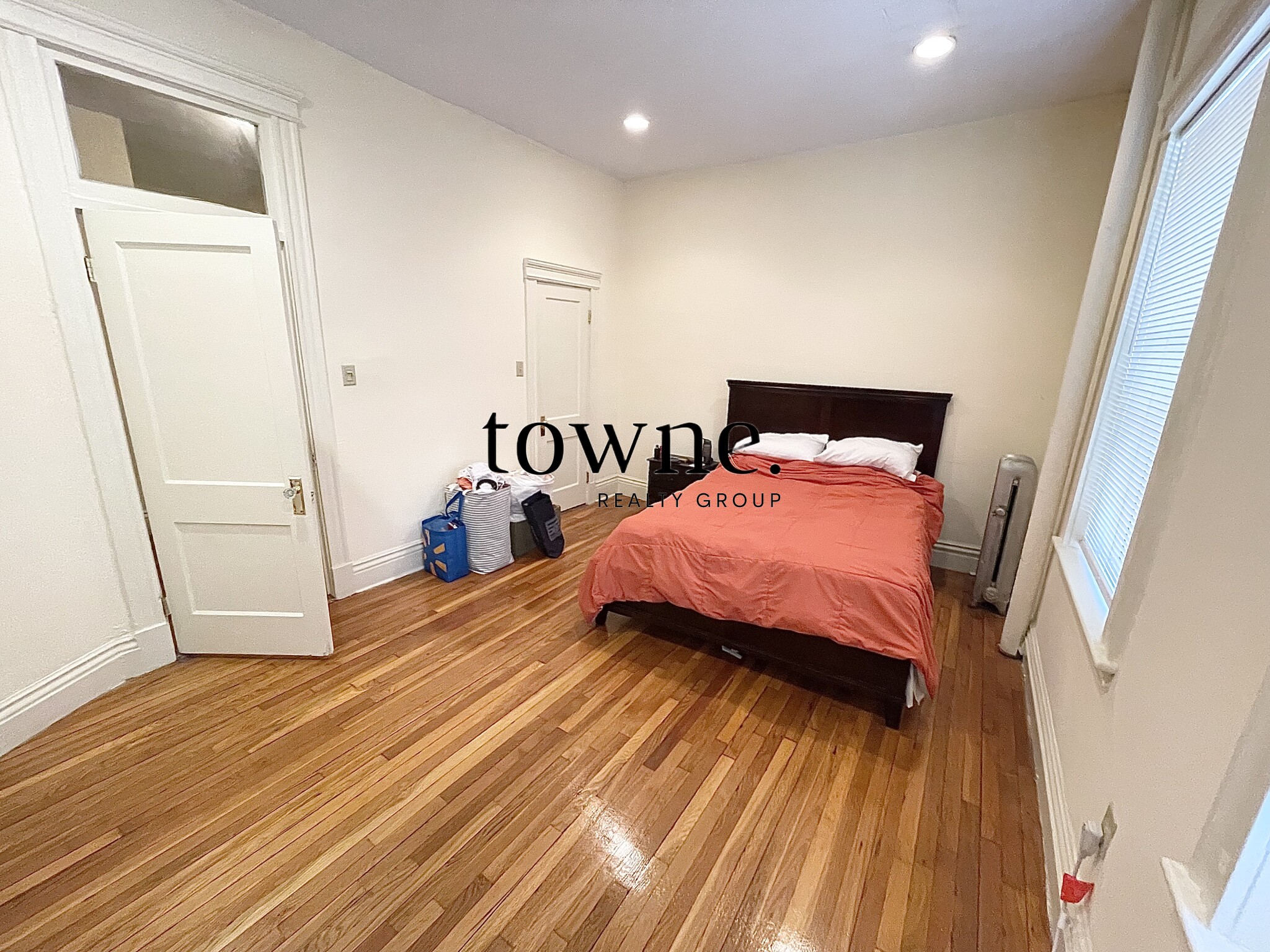 106 Queensberry St, Fenway