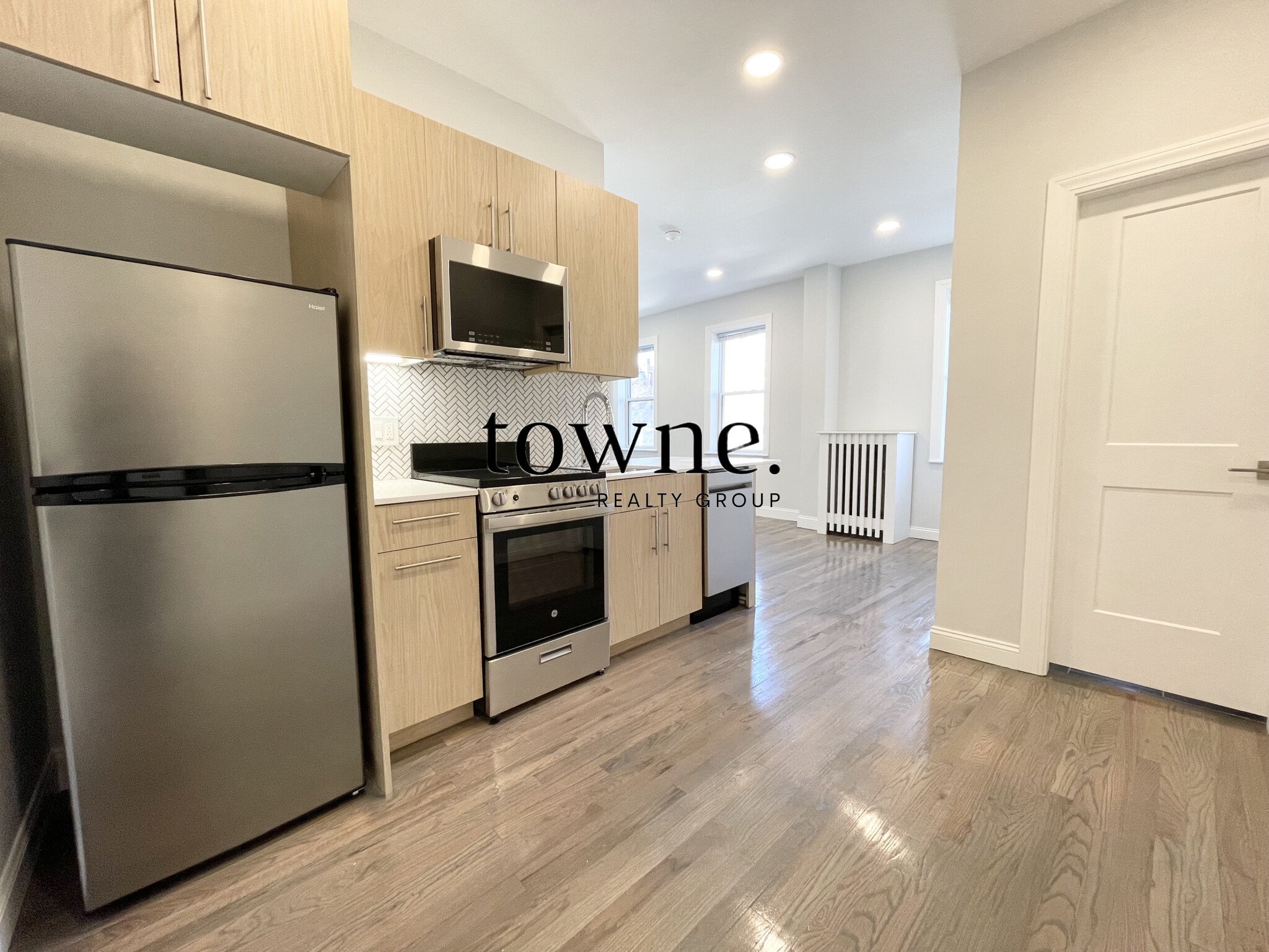 106 Queensberry St, Fenway