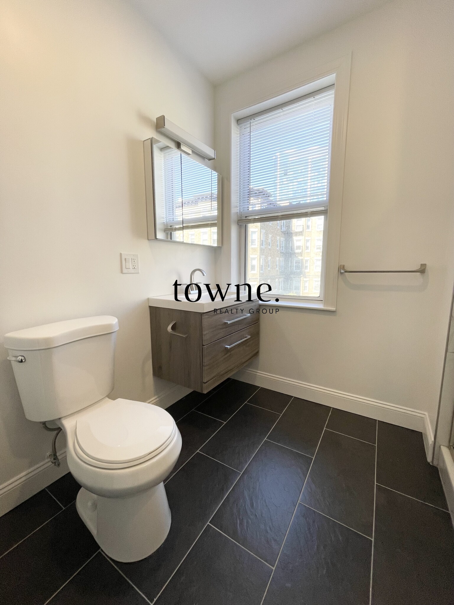 106 Queensberry St, Fenway