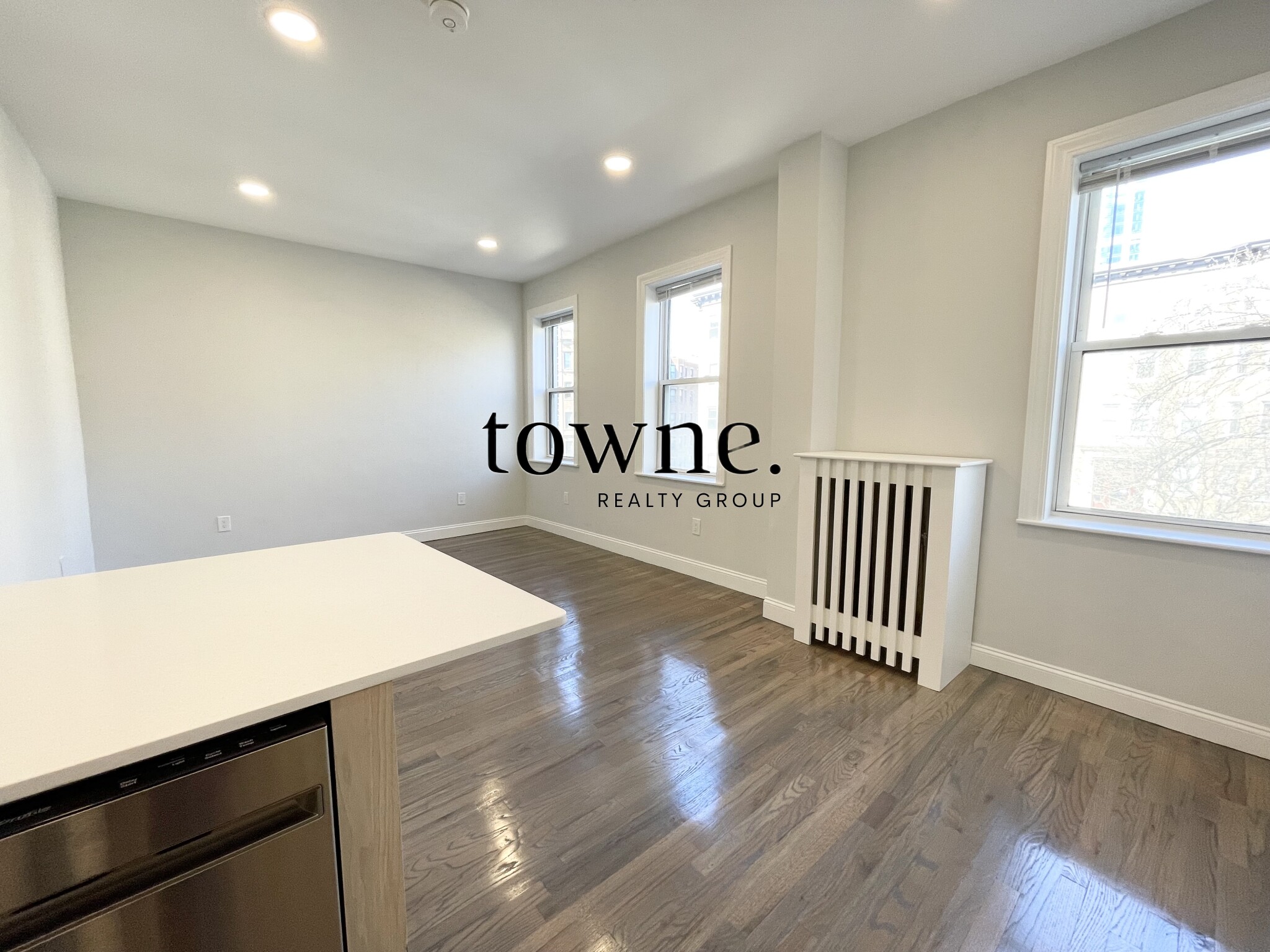 106 Queensberry St, Fenway