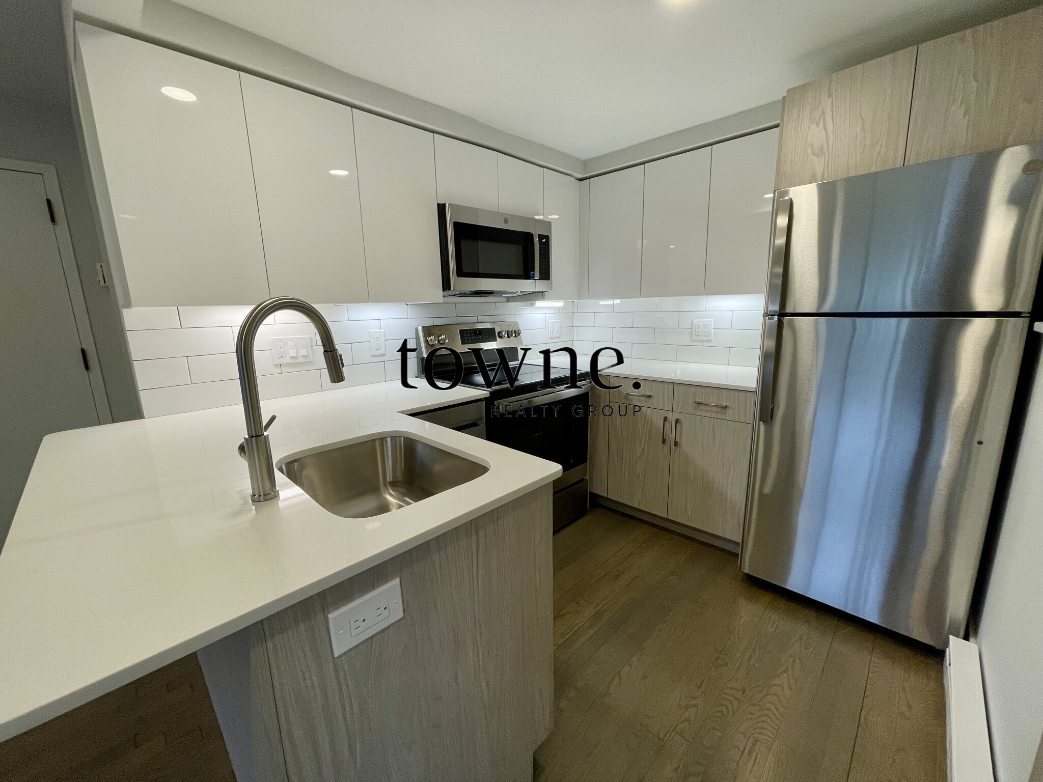 320 Hammond Pond Pkwa, Chestnut Hill