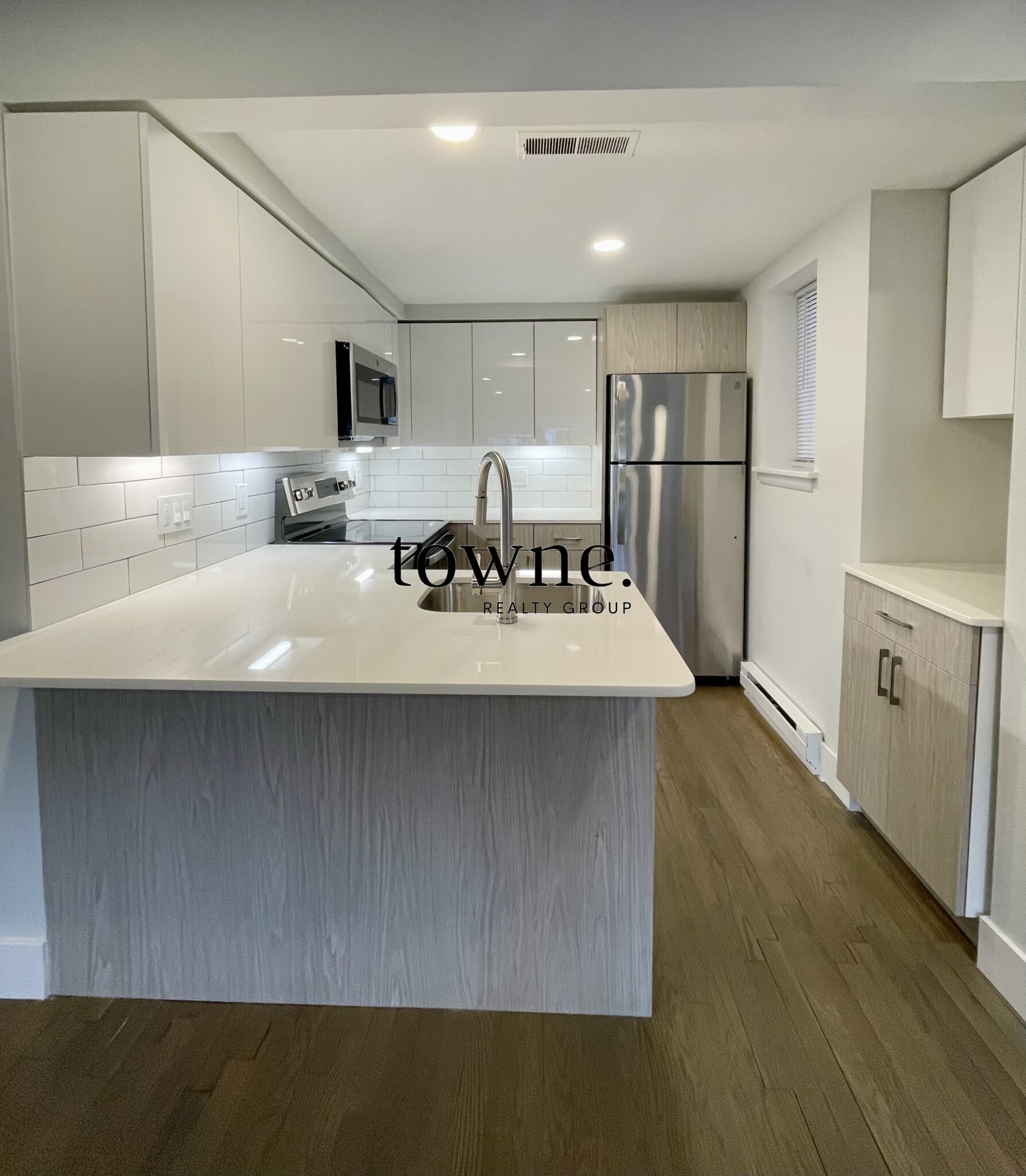 320 Hammond Pond Pkwa, Chestnut Hill