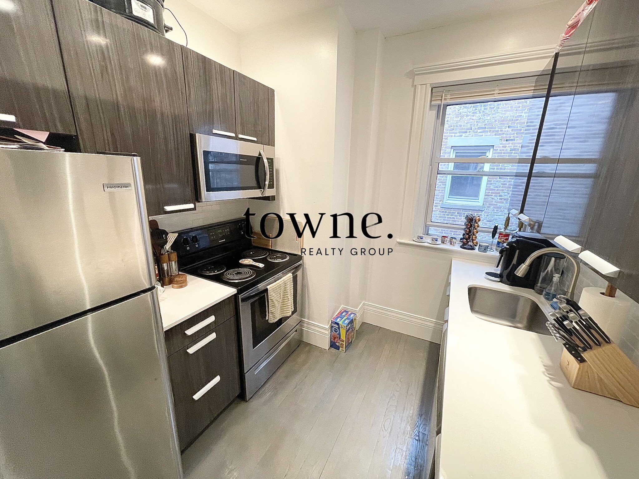 102 Queensberry St, Fenway