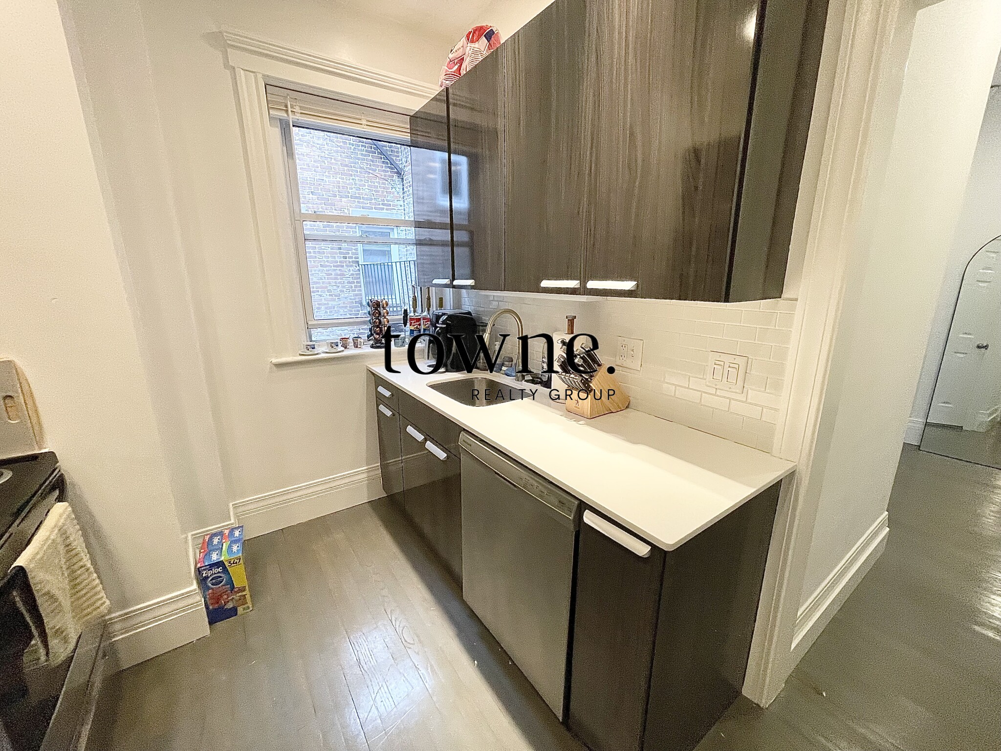 102 Queensberry St, Fenway