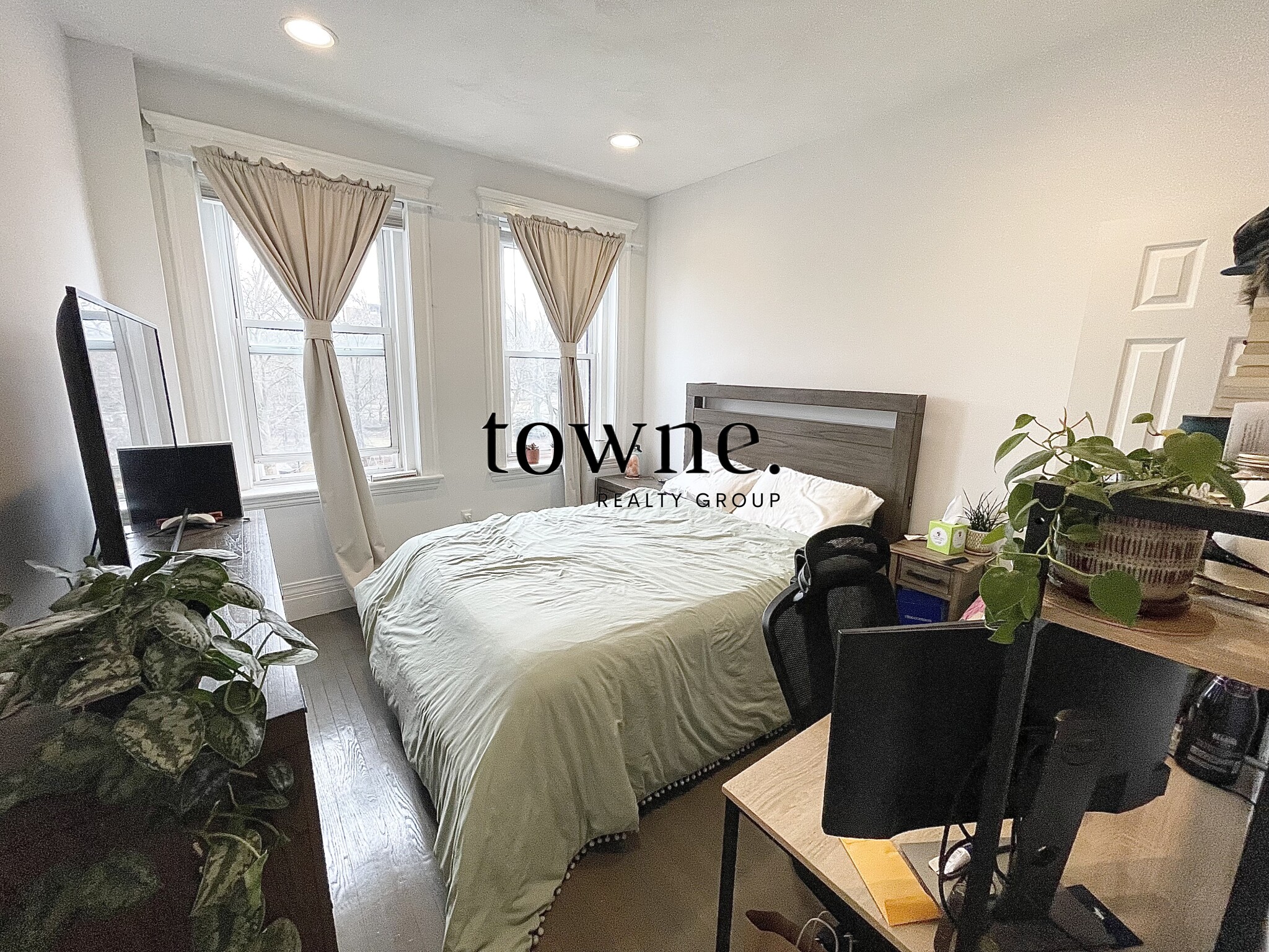 102 Queensberry St, Fenway