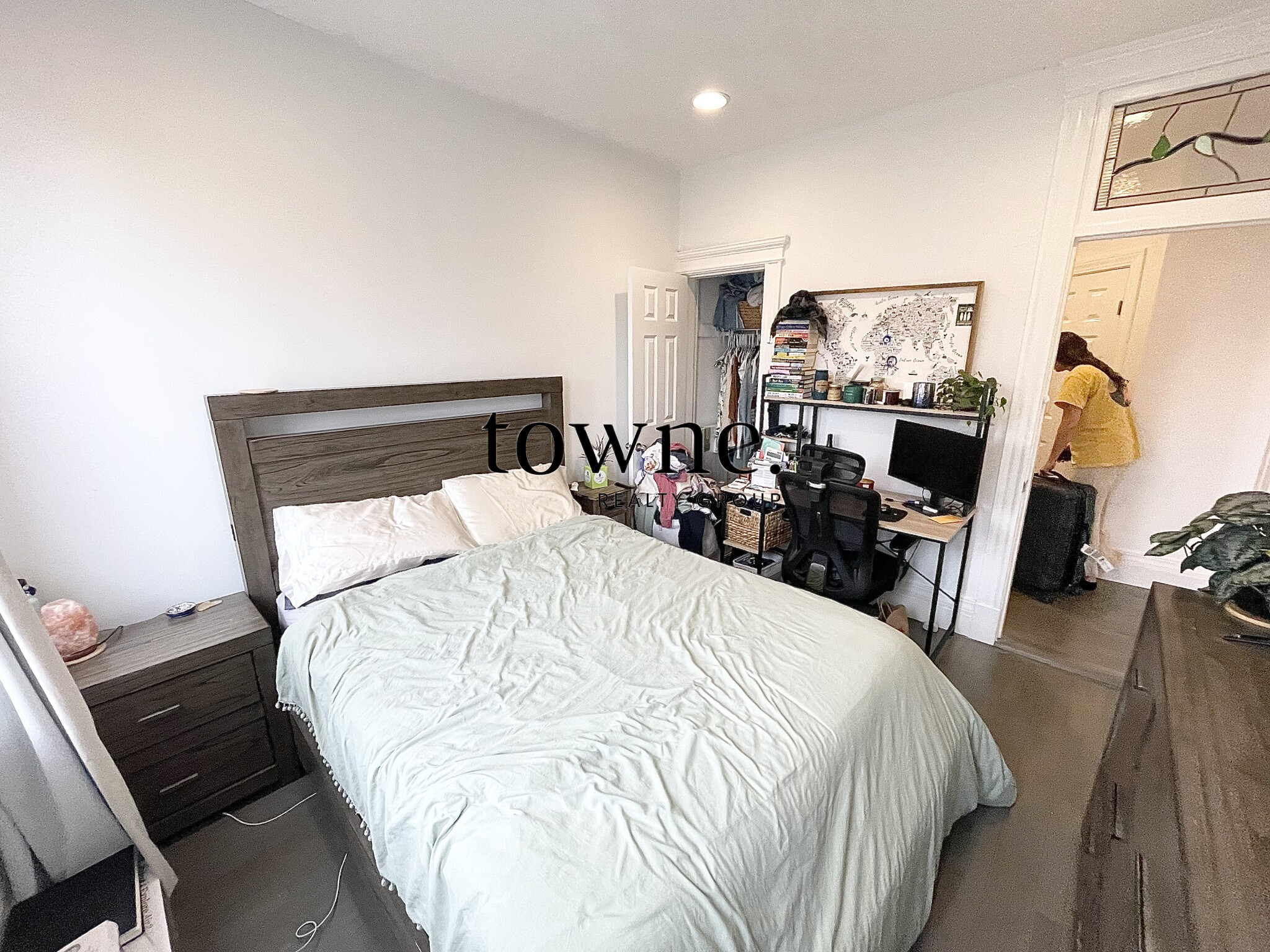 102 Queensberry St, Fenway