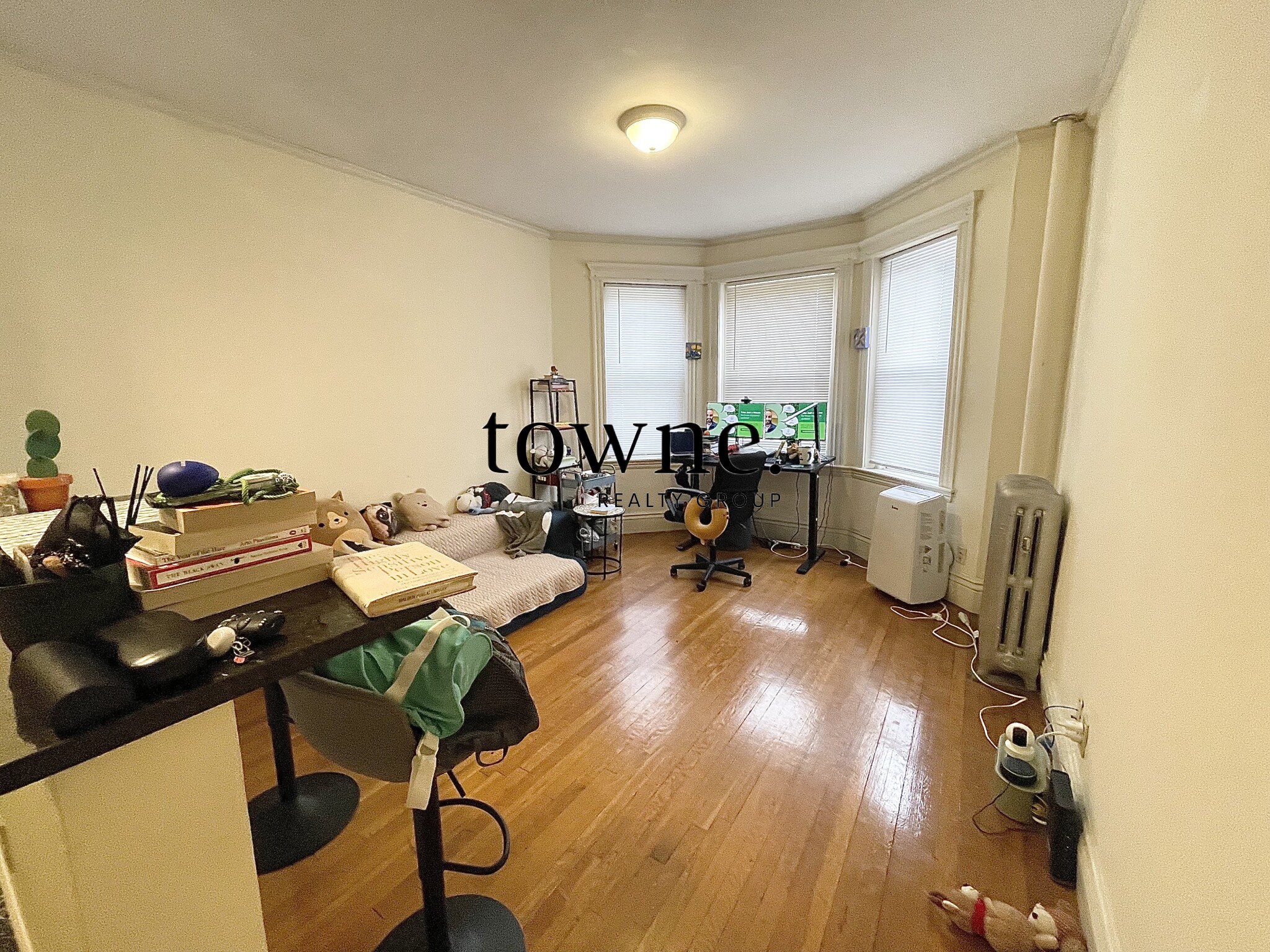 100 Queensberry St, Fenway