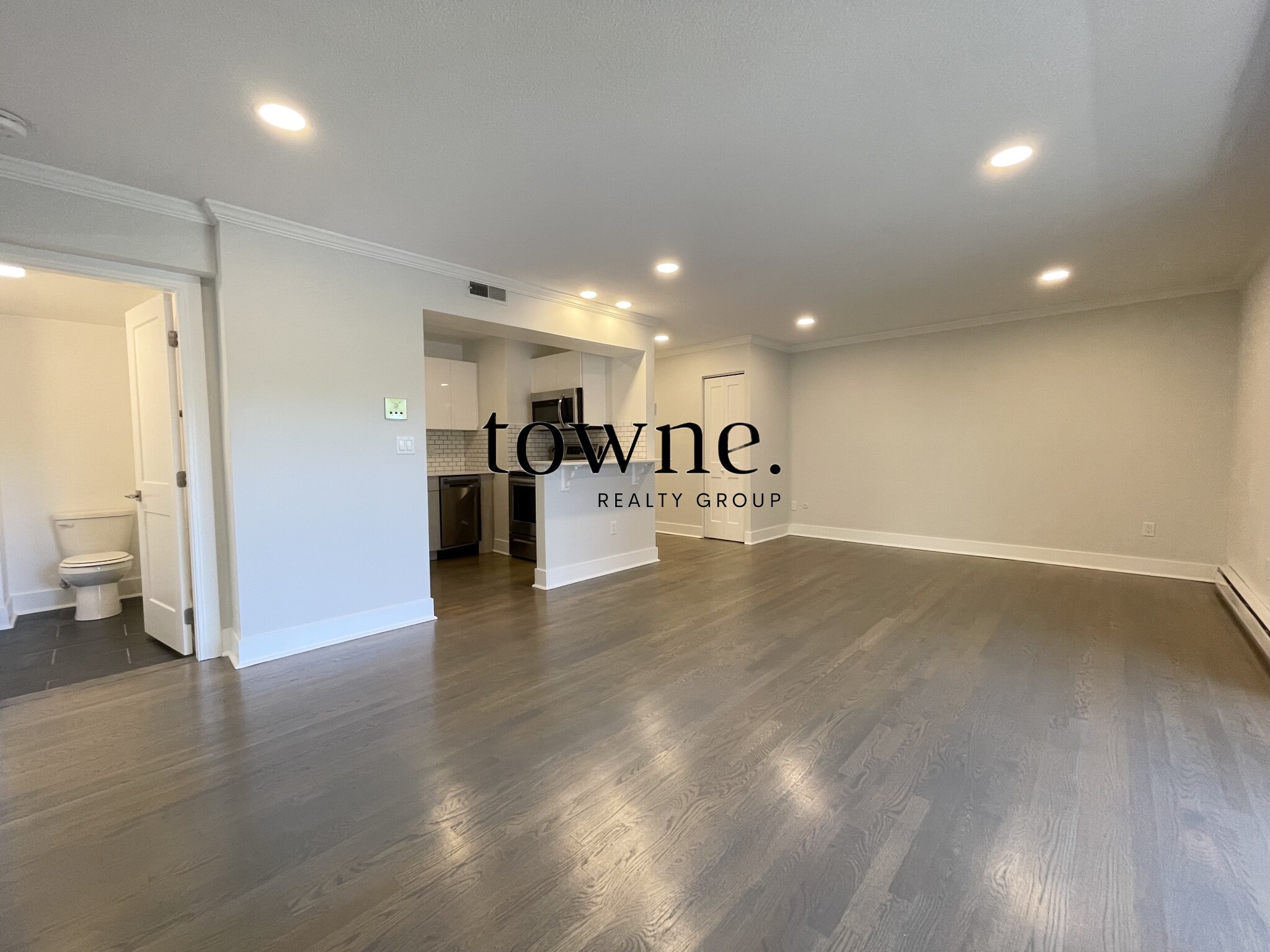 320 Hammond Pond Pkwa, Chestnut Hill