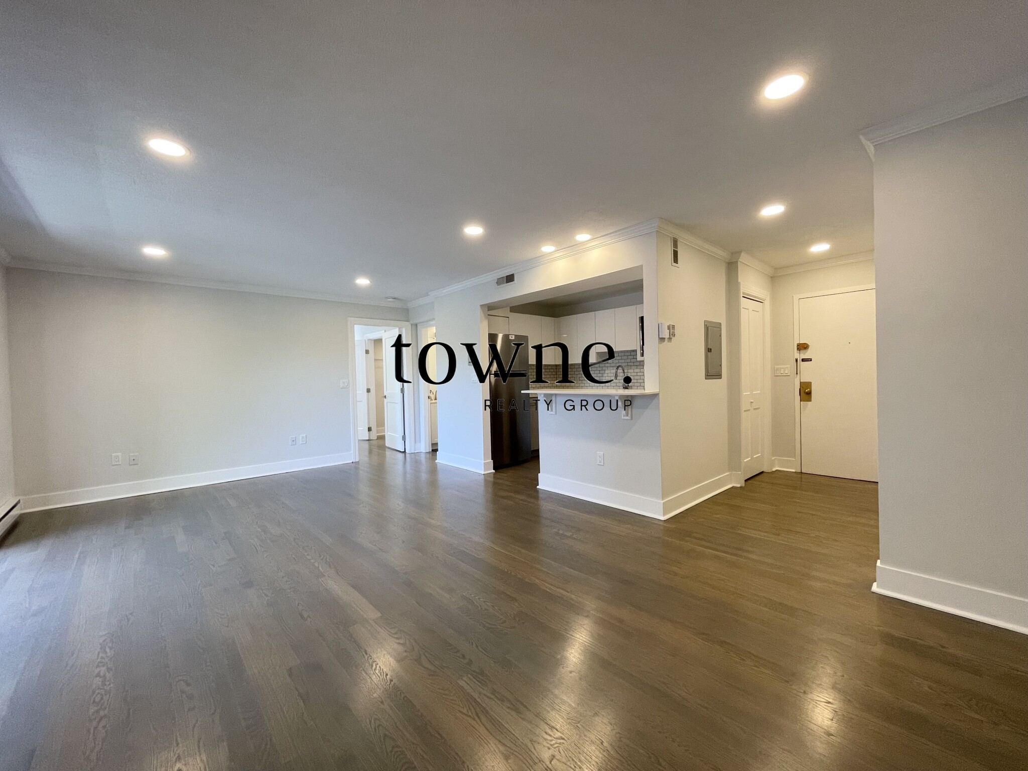 320 Hammond Pond Pkwa, Chestnut Hill