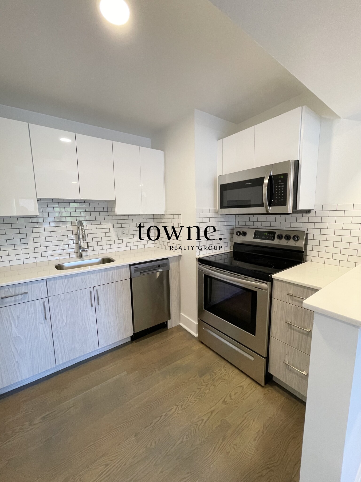 320 Hammond Pond Pkwa, Chestnut Hill