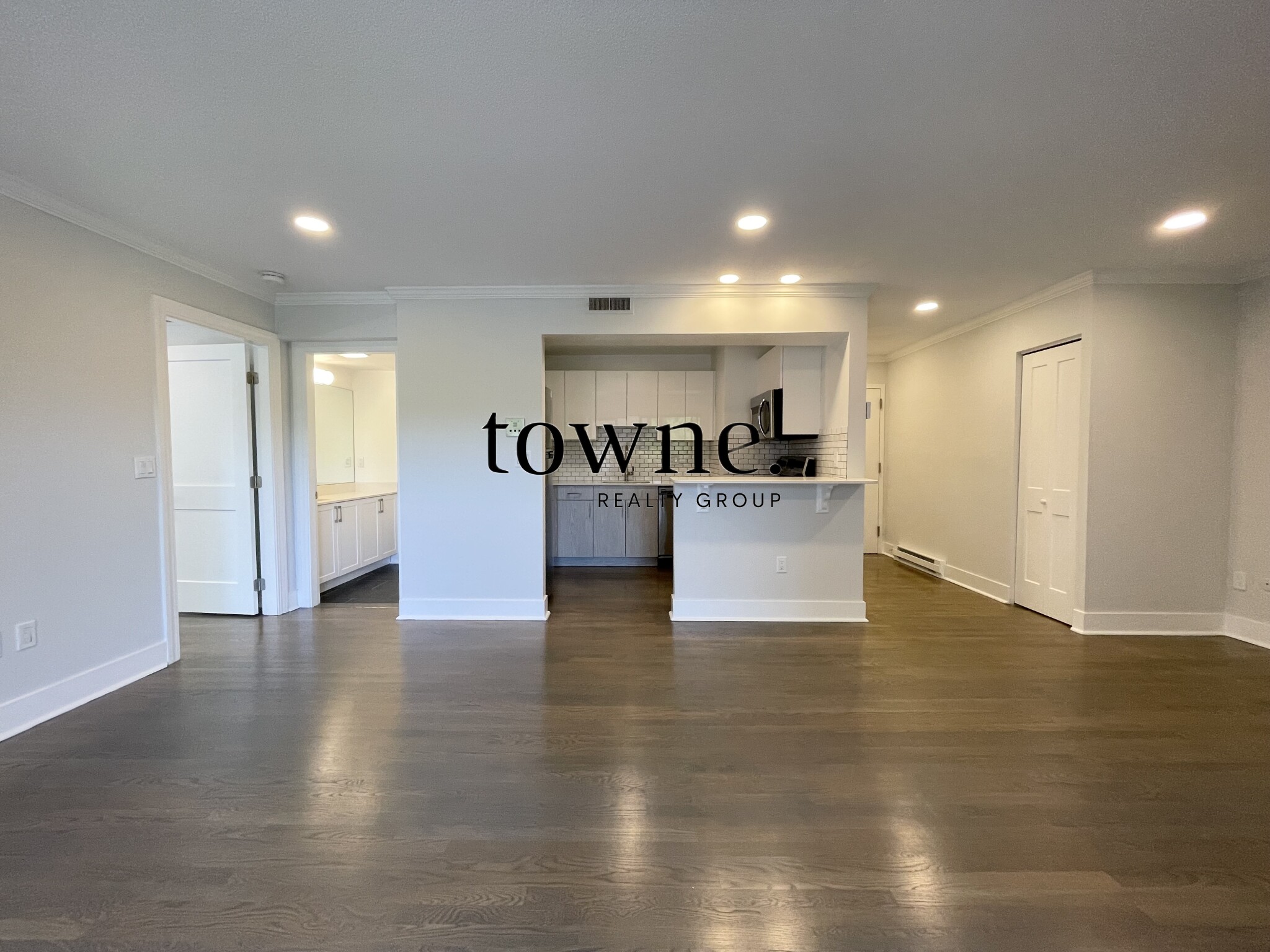 320 Hammond Pond Pkwa, Chestnut Hill