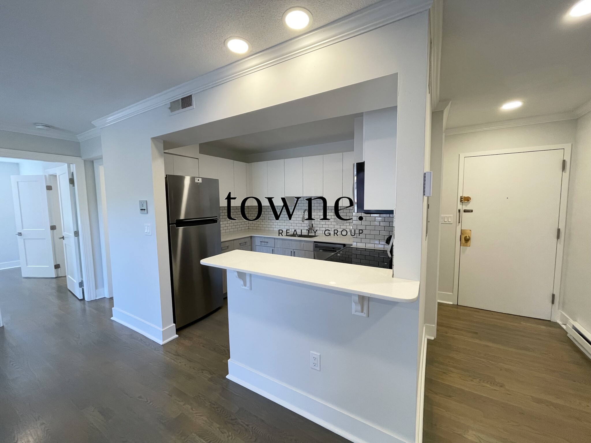 320 Hammond Pond Pkwa, Chestnut Hill