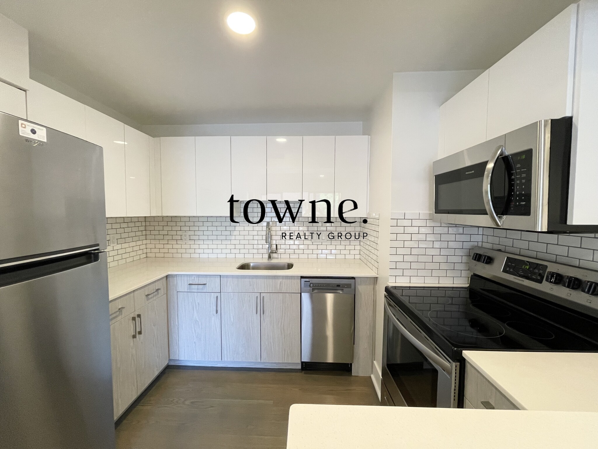 320 Hammond Pond Pkwa, Chestnut Hill