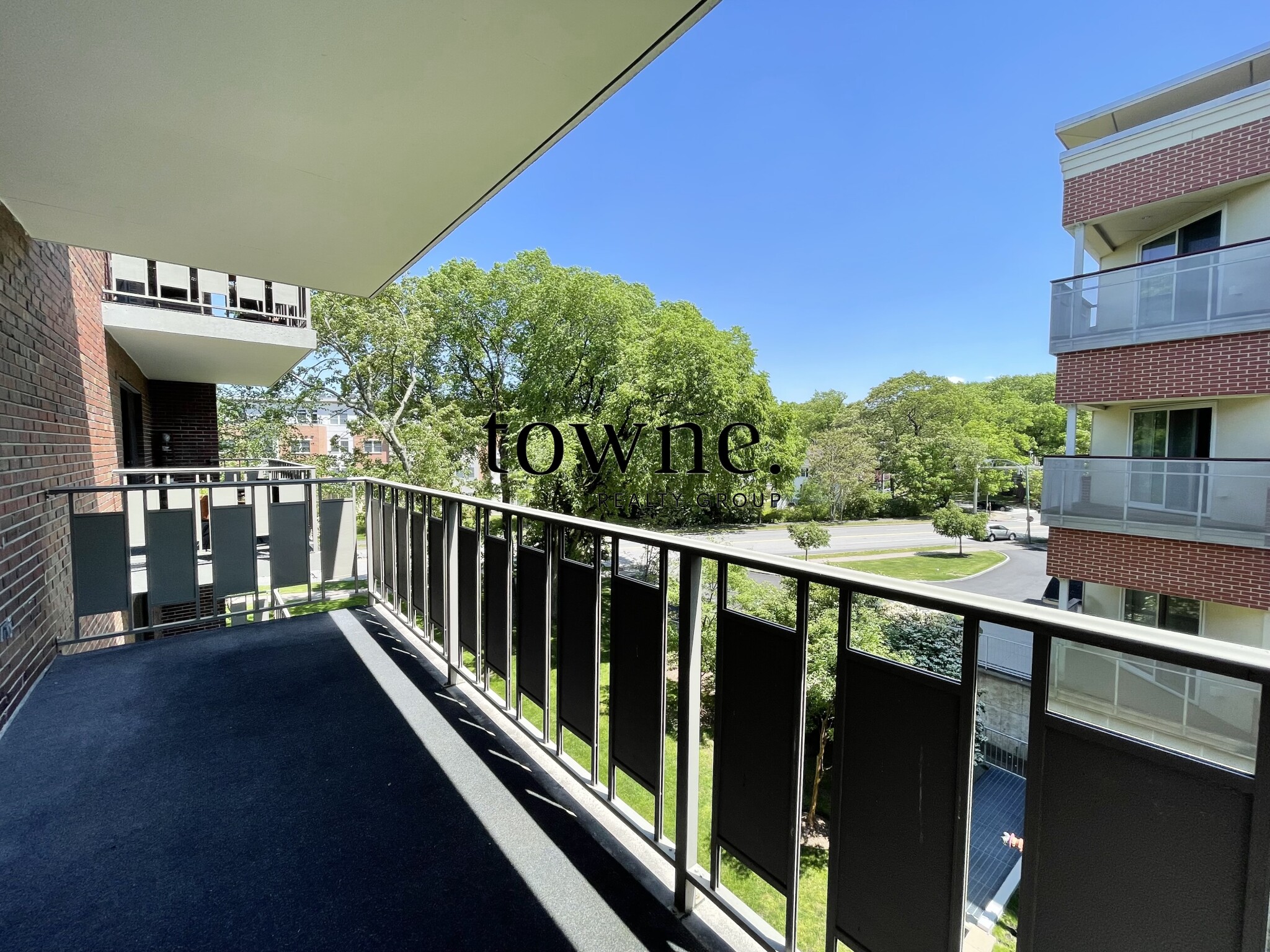 320 Hammond Pond Pkwa, Chestnut Hill