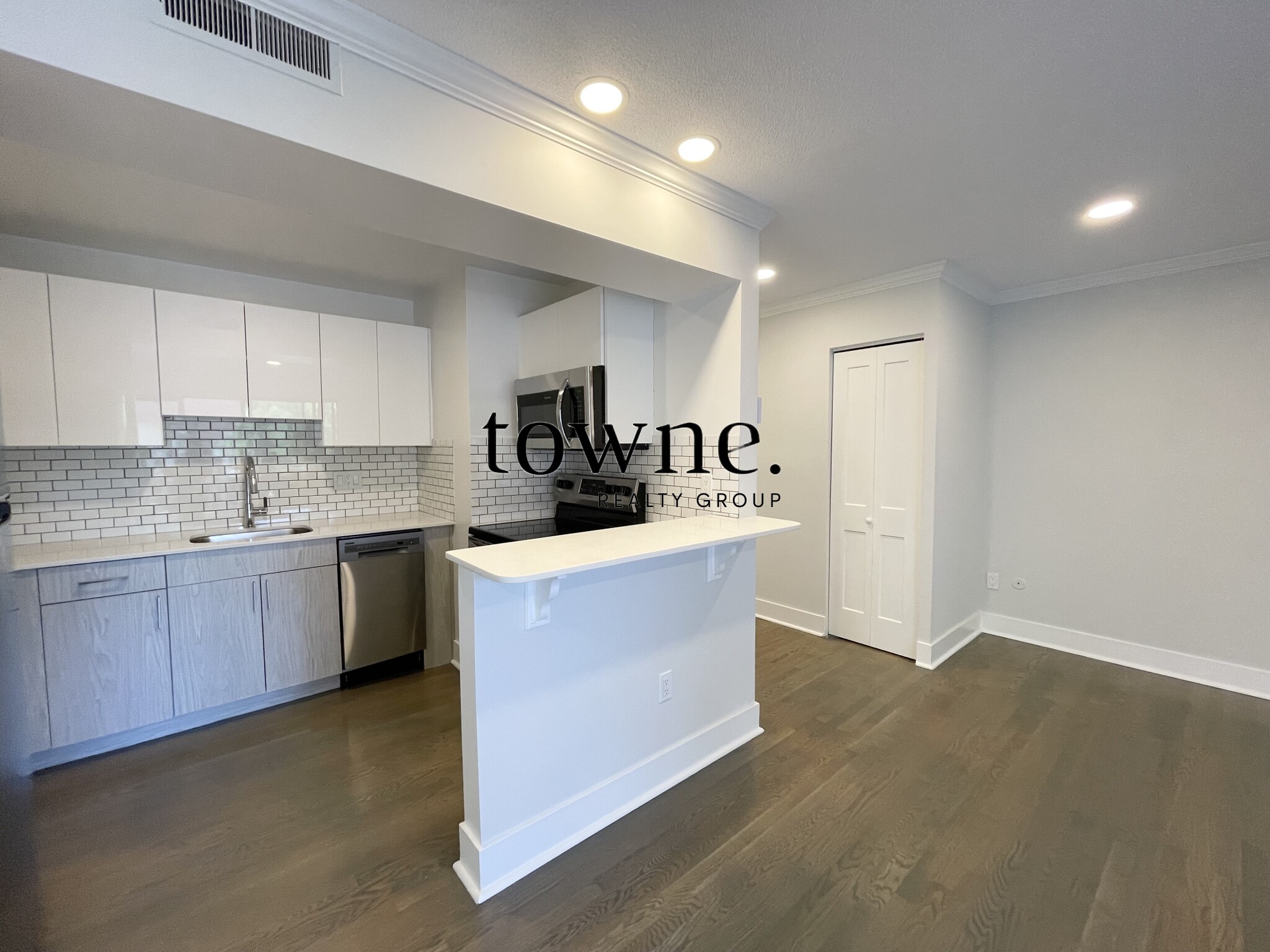 320 Hammond Pond Pkwa, Chestnut Hill