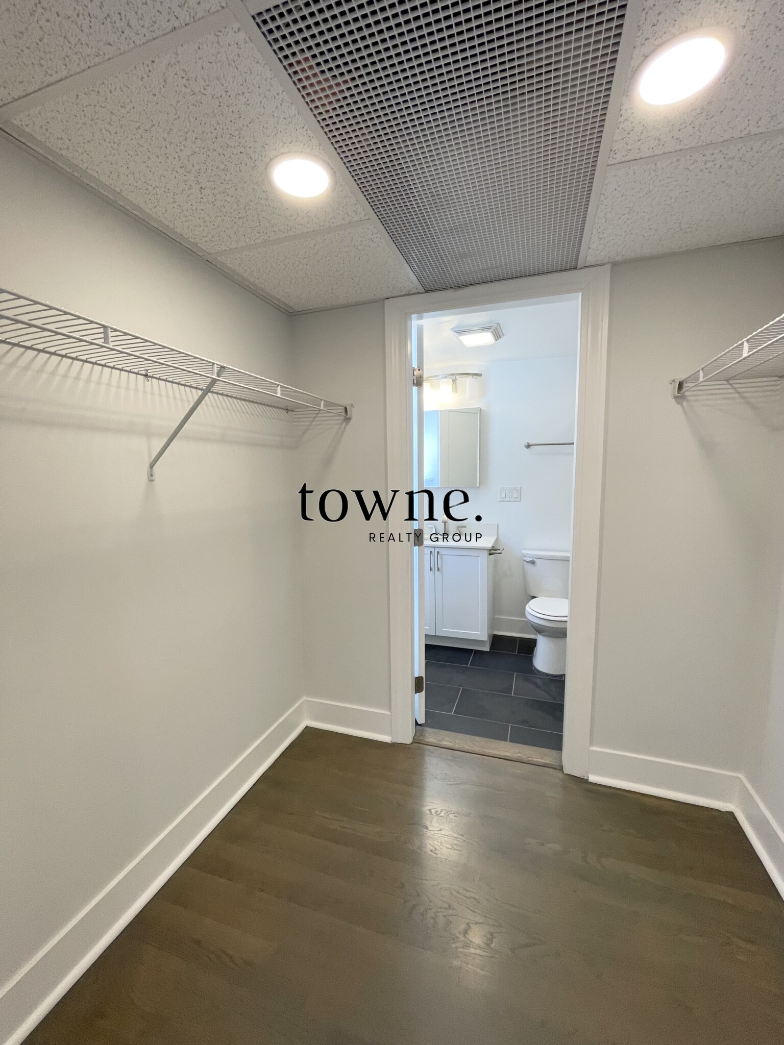 320 Hammond Pond Pkwa, Chestnut Hill