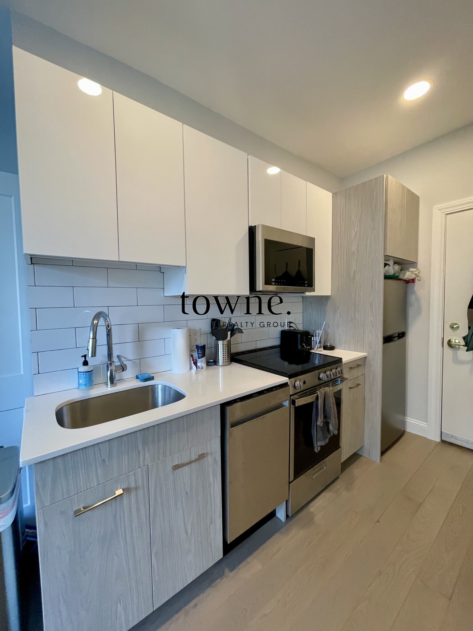 19 Queensberry St, Fenway