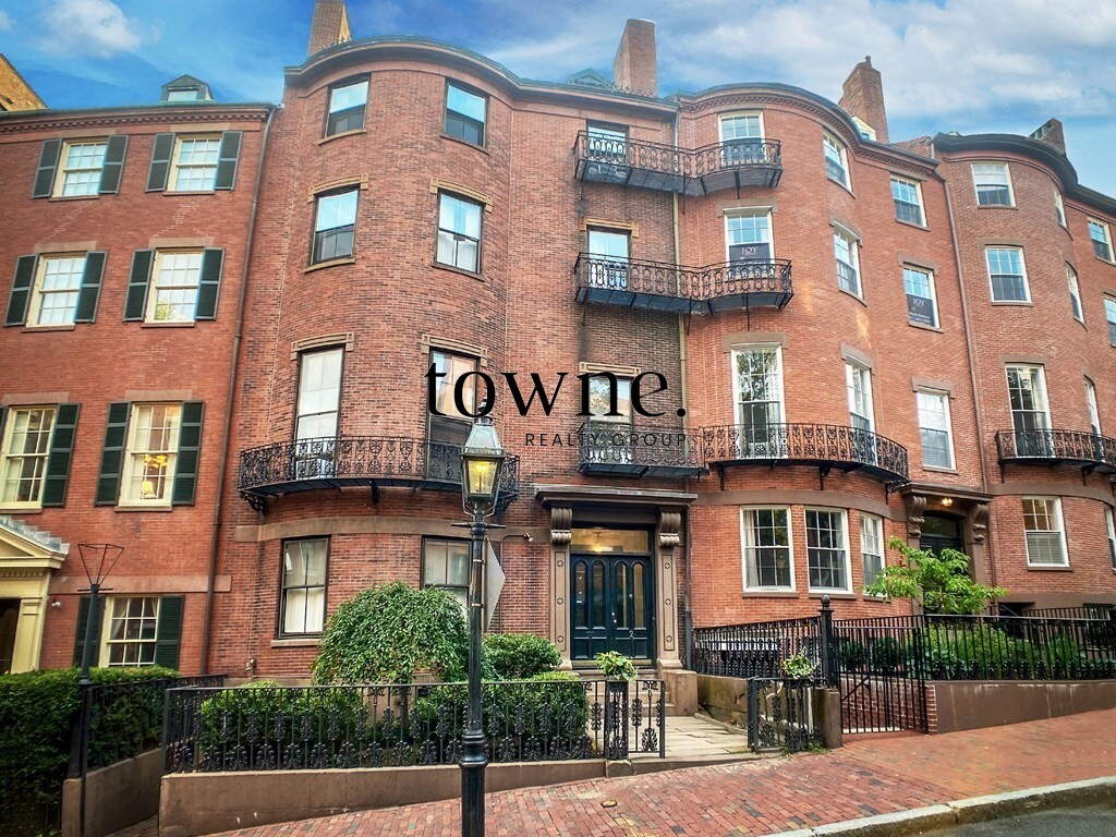 2 Joy St, Beacon Hill