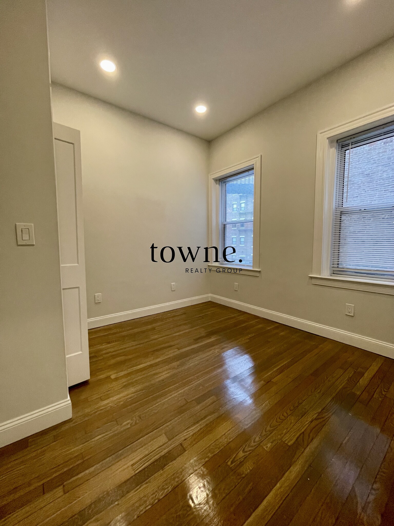 102 Queensberry St, Fenway