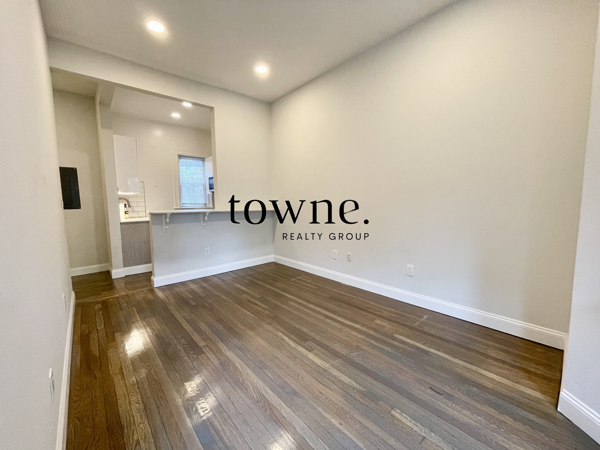 102 Queensberry St, Fenway