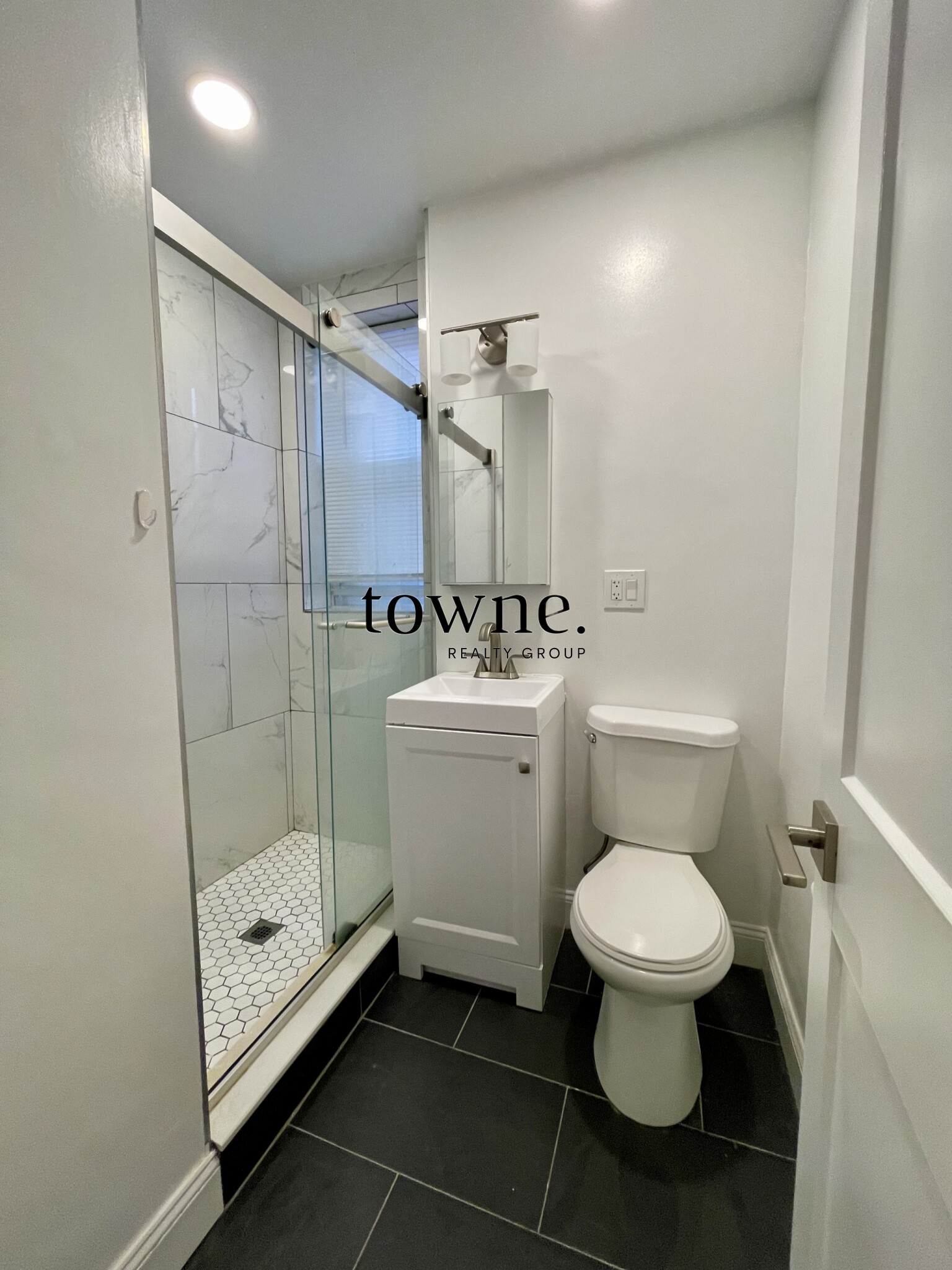 102 Queensberry St, Fenway