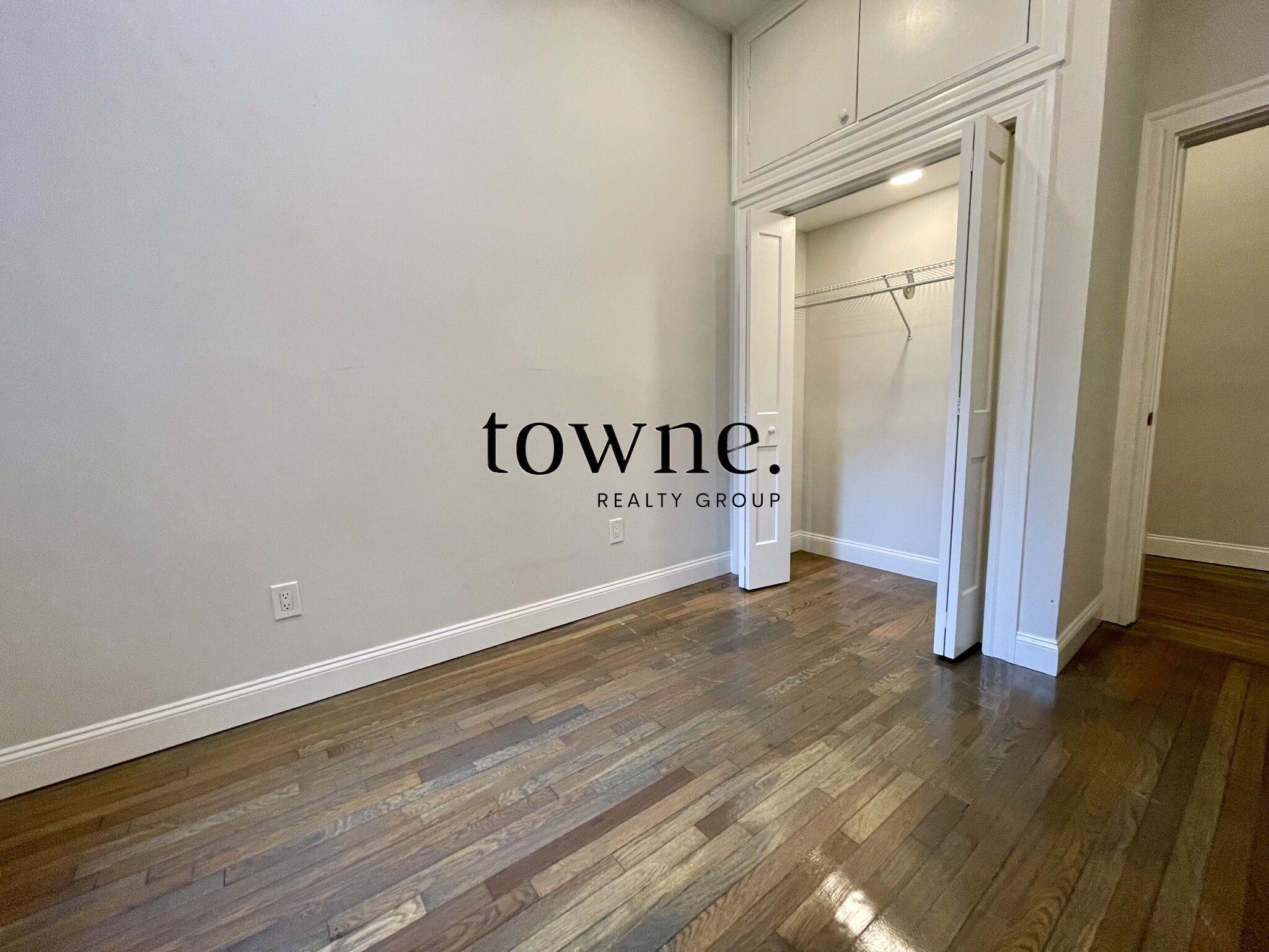 102 Queensberry St, Fenway