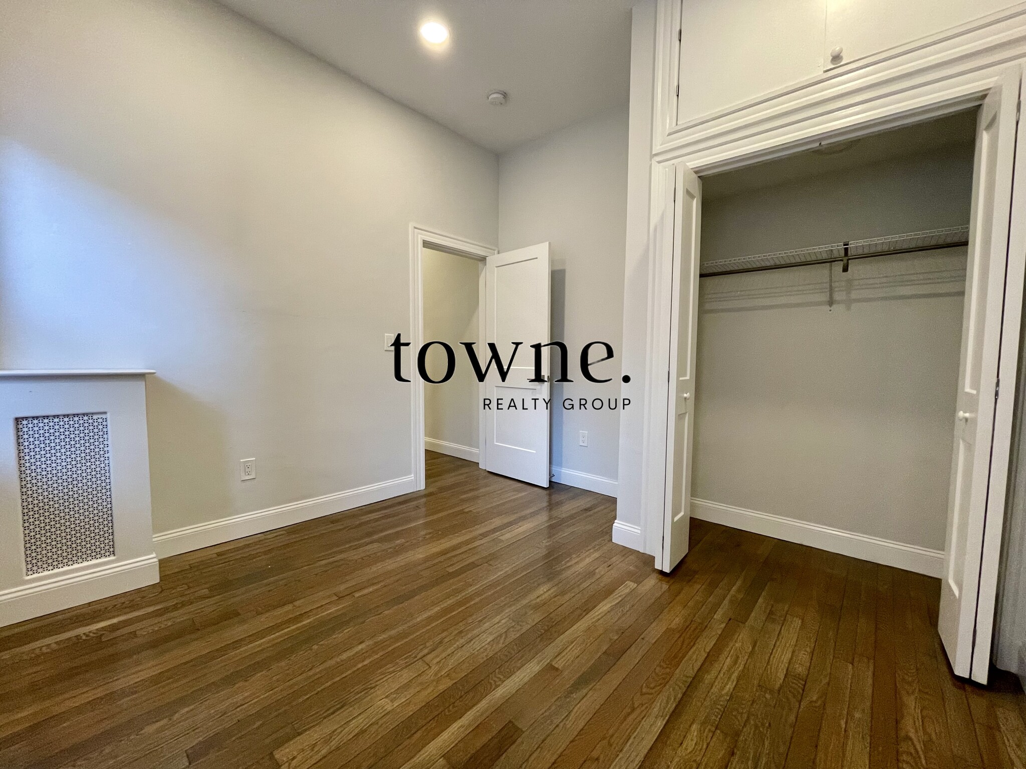 102 Queensberry St, Fenway