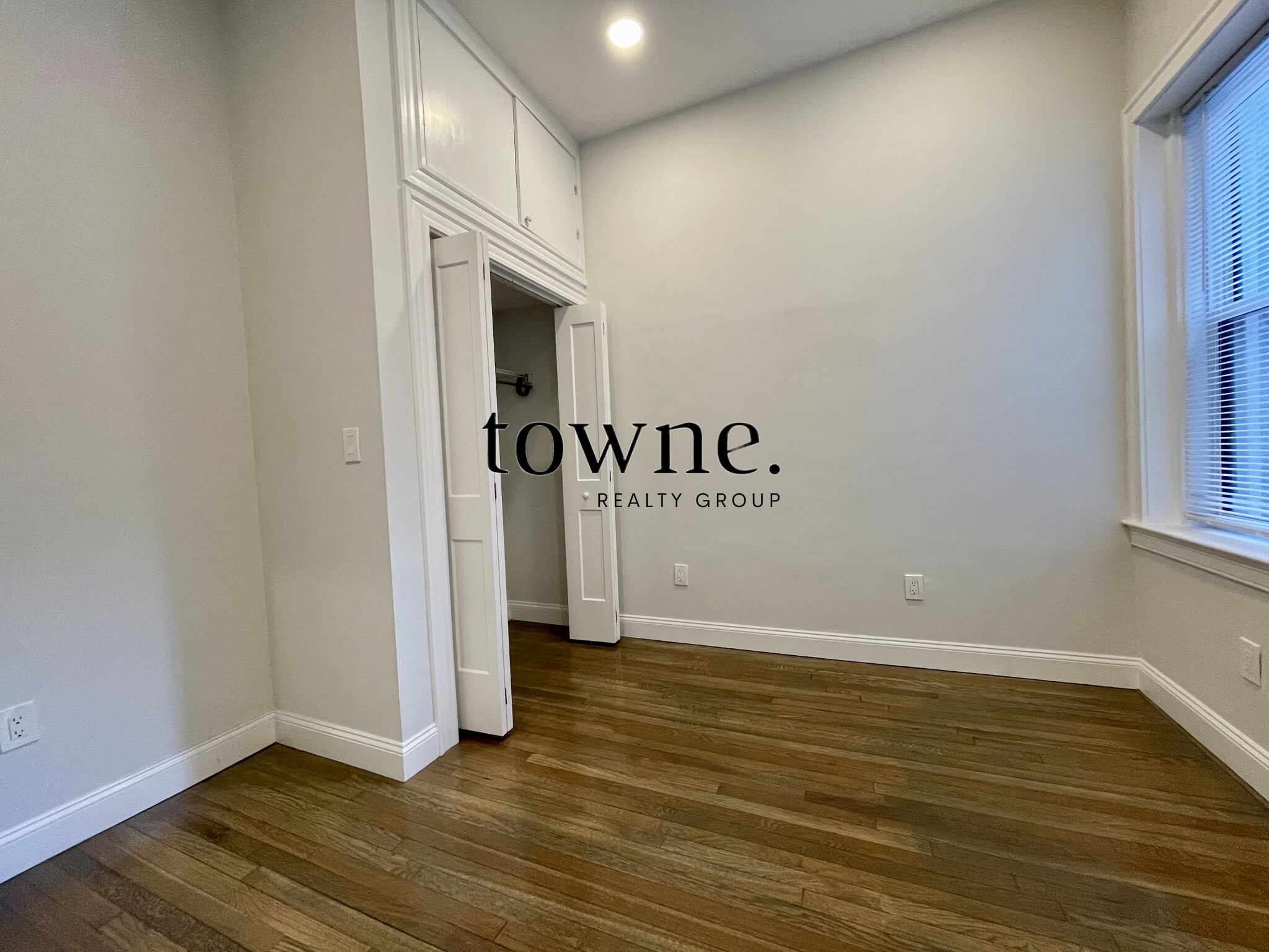 102 Queensberry St, Fenway