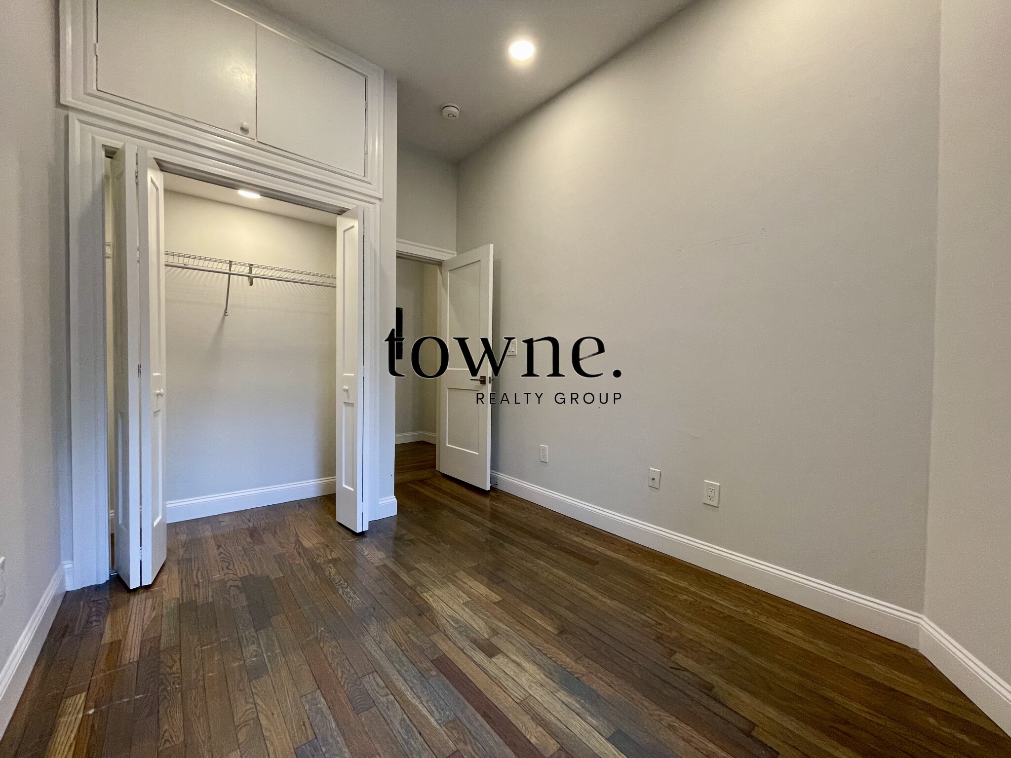 102 Queensberry St, Fenway