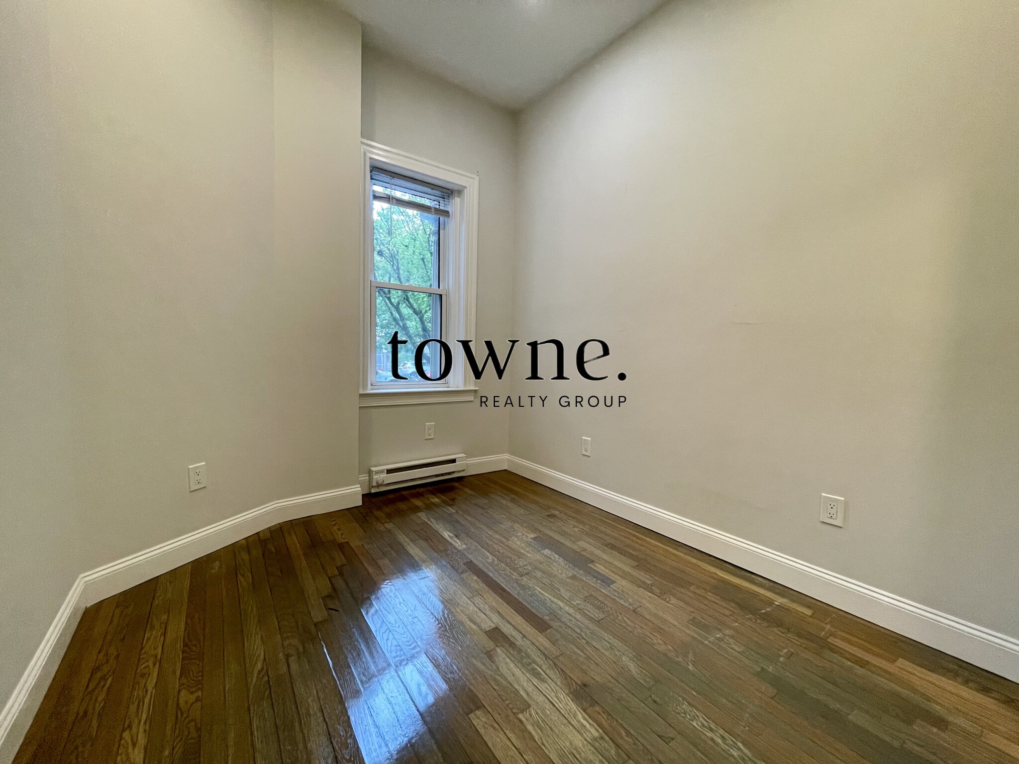 102 Queensberry St, Fenway