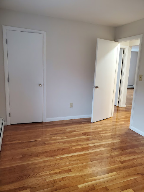 572 Cummins Hwy, Mattapan