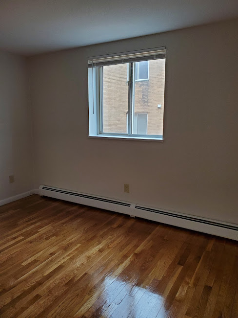 572 Cummins Hwy, Mattapan