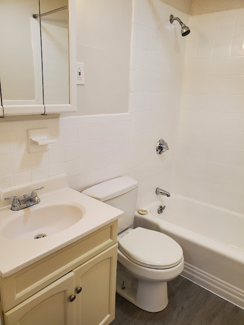 572 Cummins Hwy, Mattapan