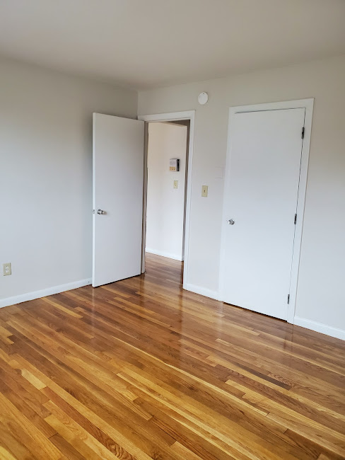 572 Cummins Hwy, Mattapan