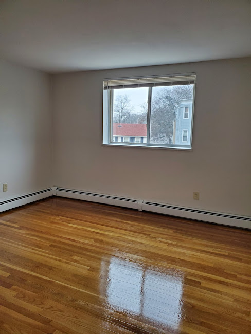 572 Cummins Hwy, Mattapan