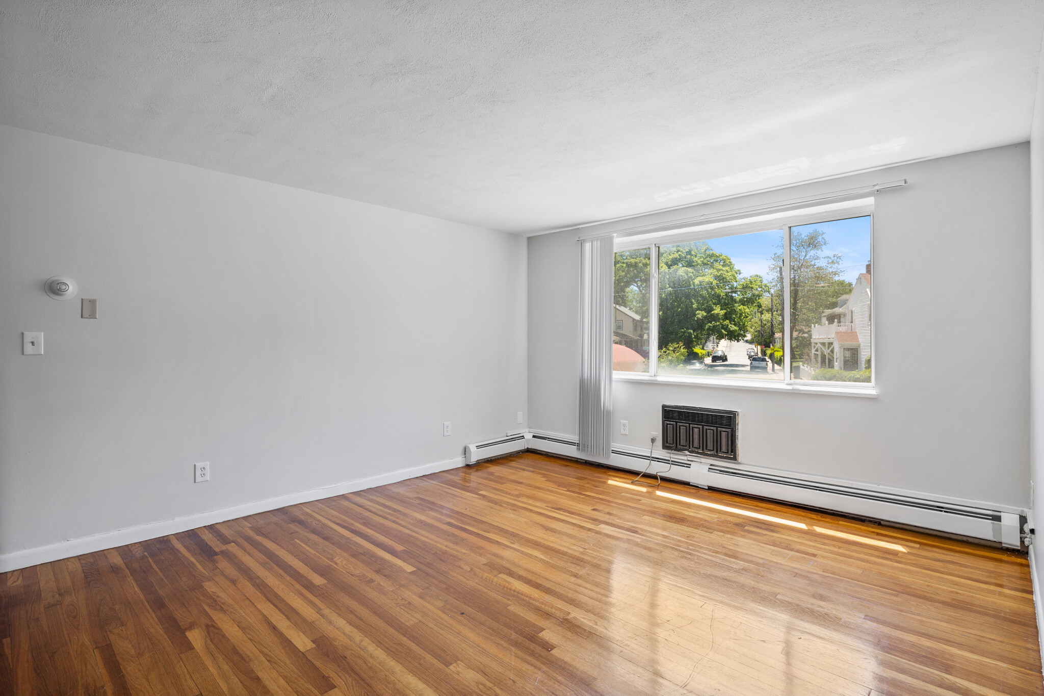 580 Cummins Hwy, Mattapan