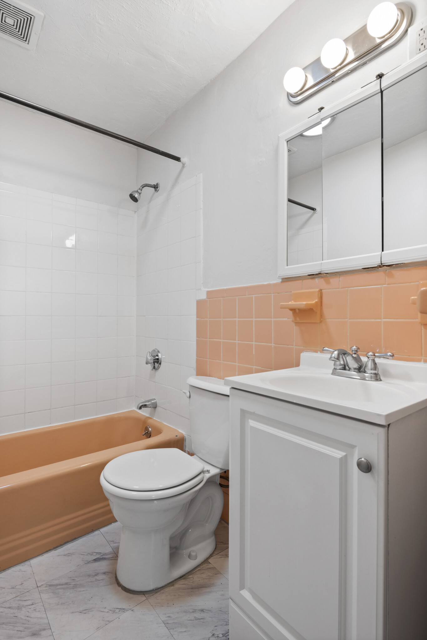 580 Cummins Hwy, Mattapan