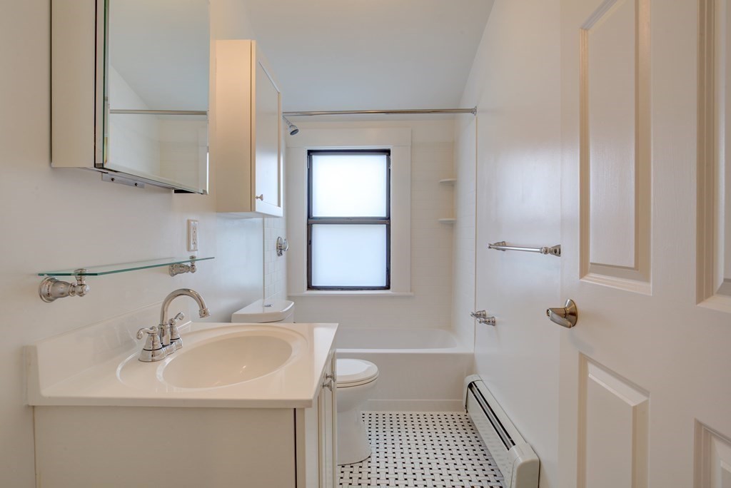 219 Commonwealth Ave, Chestnut Hill (Newton)