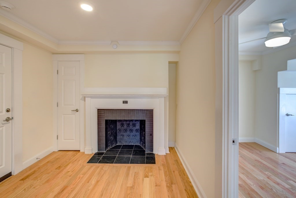 219 Commonwealth Ave, Chestnut Hill (Newton)